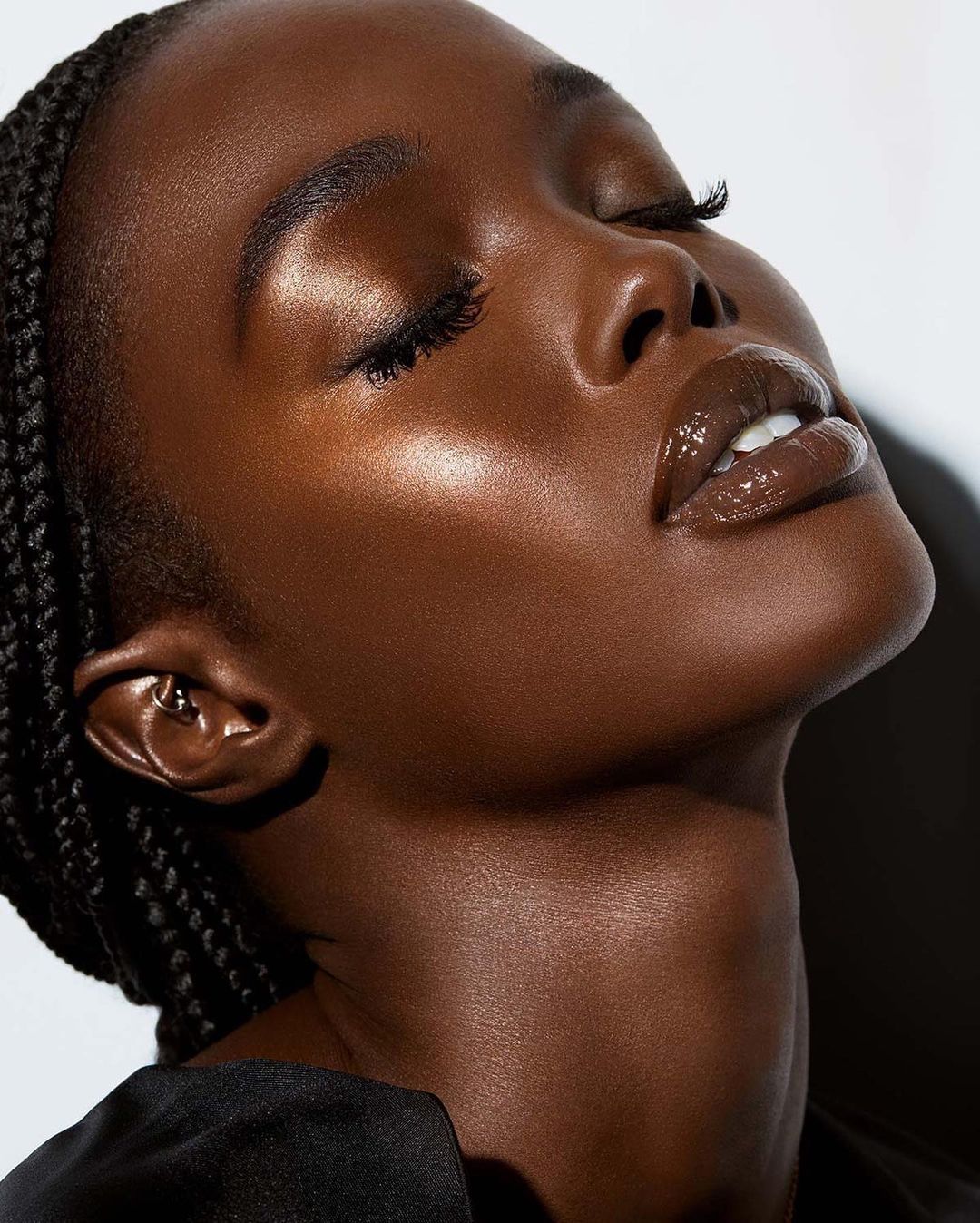 Não consegue encontrar a base ideal para o seu tom de pele? Relaxe, estas marcas resolvem o problema