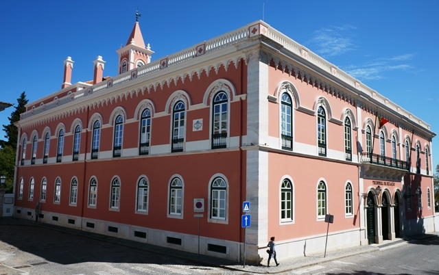 Depois de condenado a 8 anos, homem acusado de violar filha é absolvido. Juizes desvalorizam depoimento da vítima