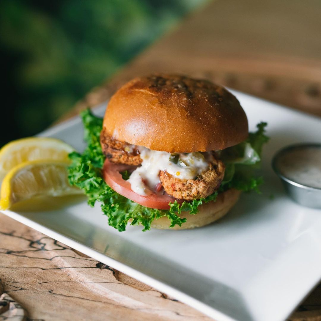 Depois dos hambúrgueres que parecem carne, chegou o peixe que não é peixe. Saiba onde encontrar