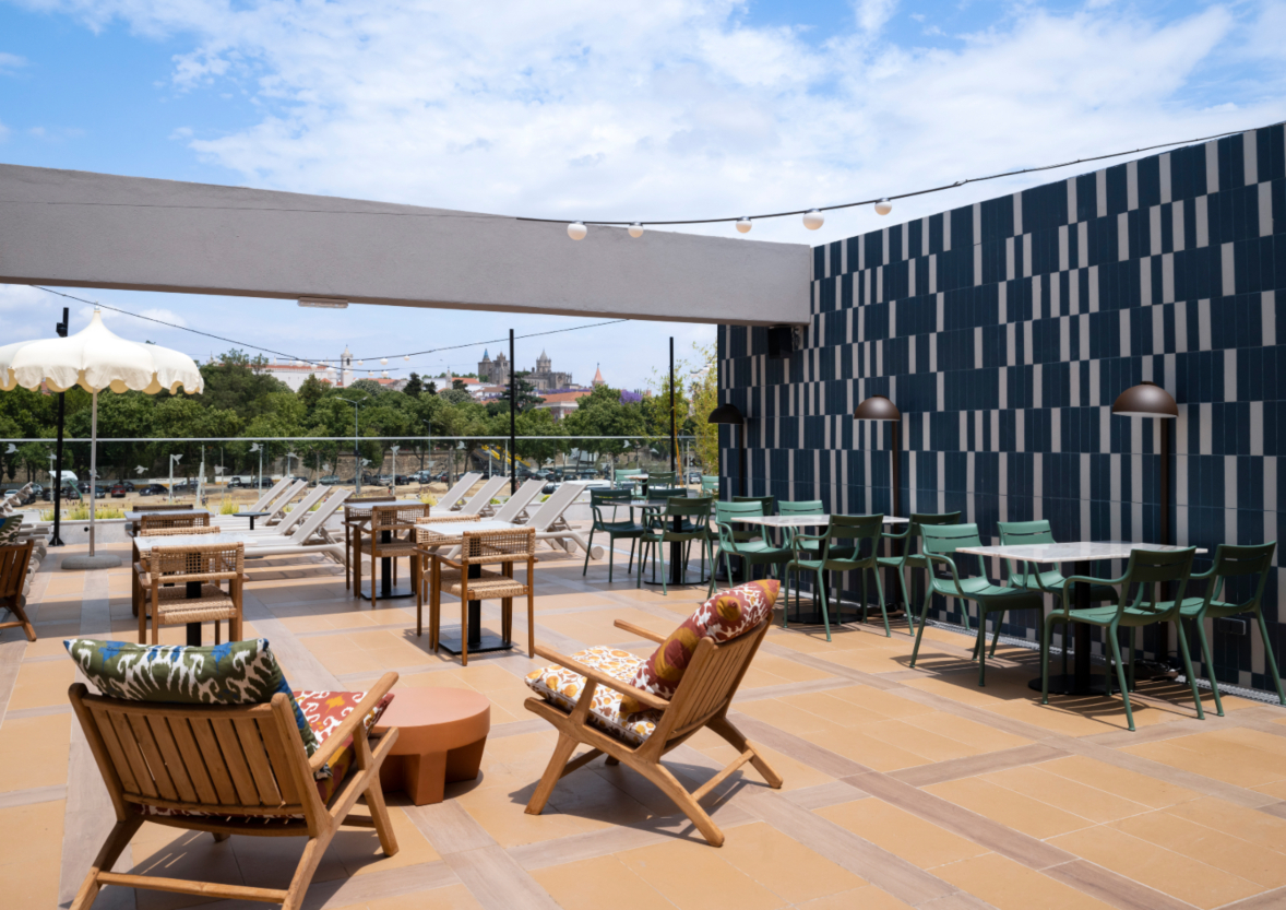 Petiscos, cocktails e música ao vivo. Este rooftop de Évora está quase a reabrir (e até vai haver happy hours)