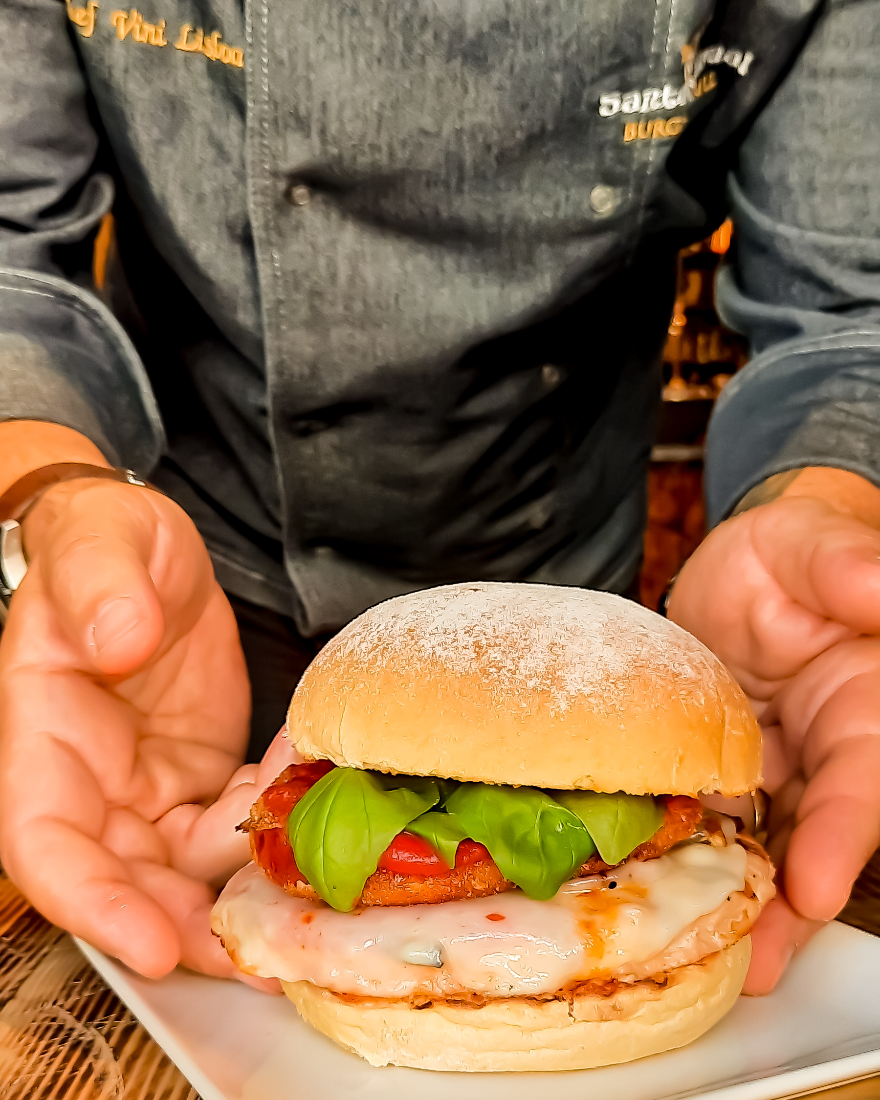 Santo Graal Burger lança novo hambúrguer de frango de inspiração italiana (e já estamos a babar)