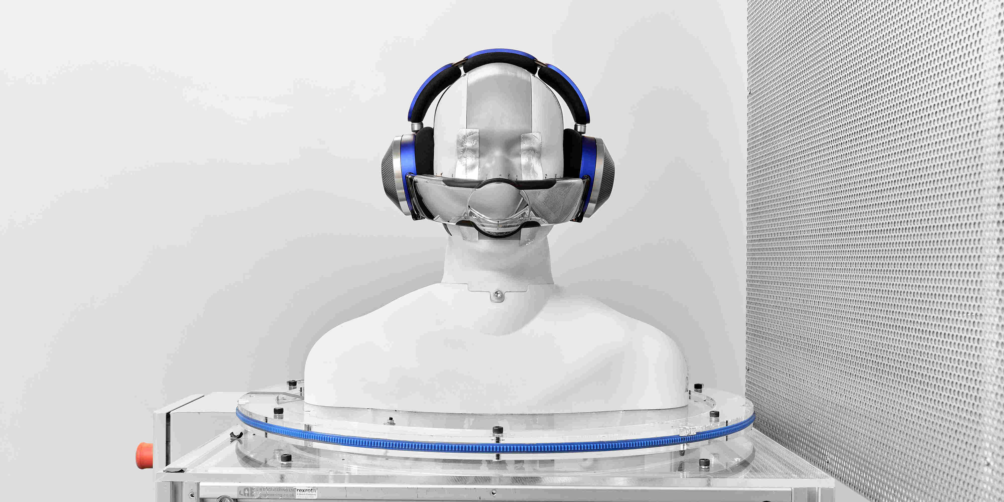 Dyson Zone: máscara tecnológica purifica o ar e dá música ao utilizador