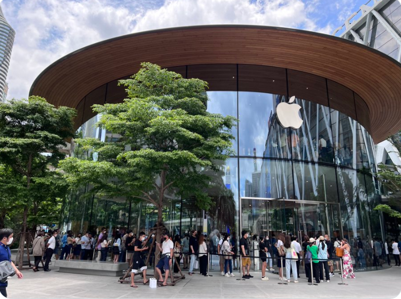 iPhone 14: Filas à porta das lojas mostram interesse dos fãs da Apple em várias partes do Mundo