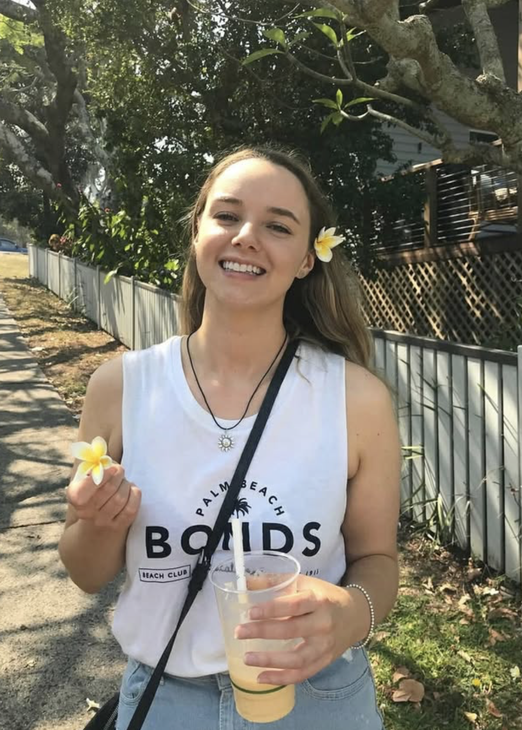 Influencer morre depois de parto em casa. Entenda o que se passou