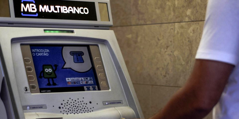 Portugueses gastaram 5 mil milhões de euros na rede Multibanco durante o Natal