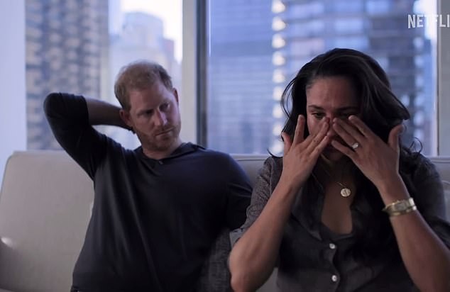 Harry acusa tabloide. “Acredito que a minha mulher perdeu o bebé por causa do que o ‘Mail’ fez”