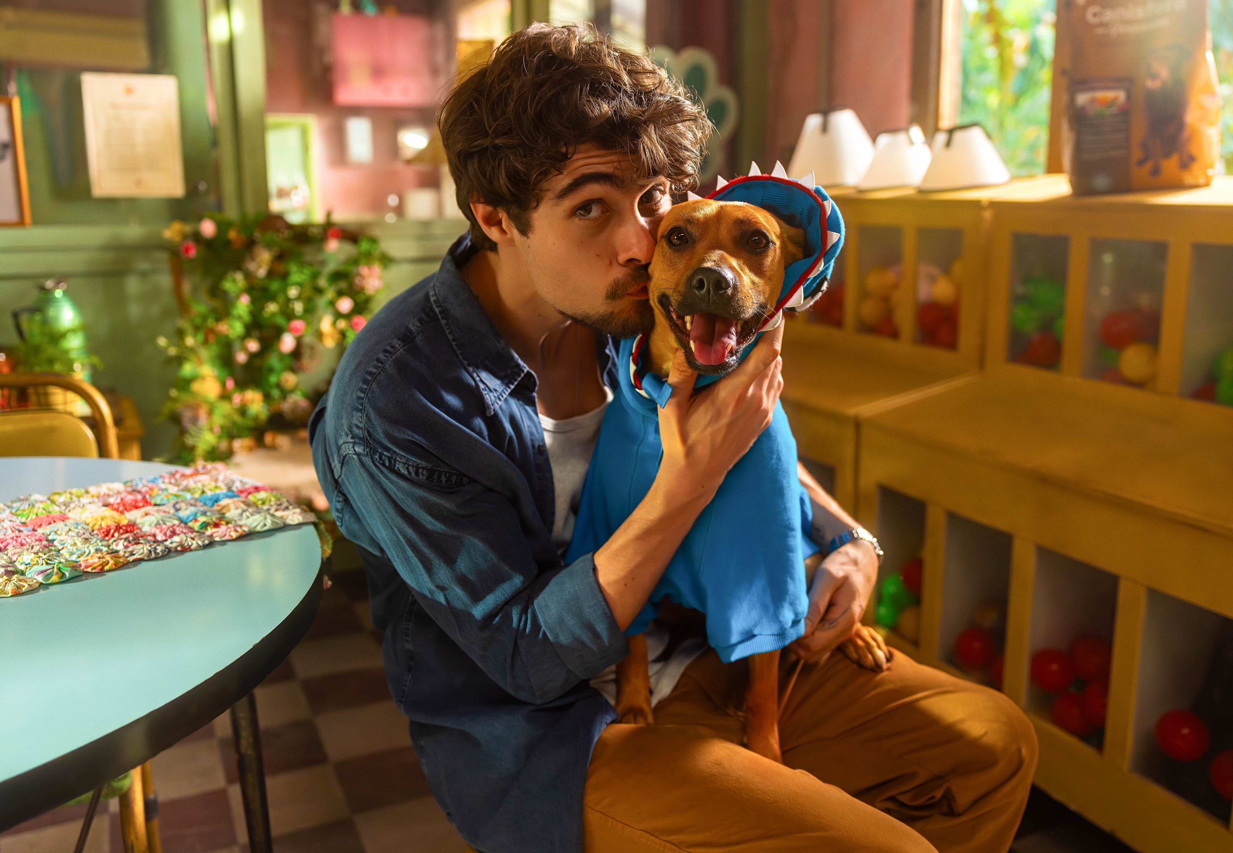 “Caramelo”. O novo filme da Netflix sobre a amizade com um cão rafeiro que está a comover o mundo