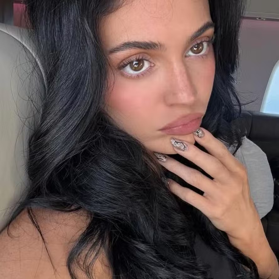 Do leopardo à cobra, o animal print é tendência nas unhas e temos 23 opções para se inspirar