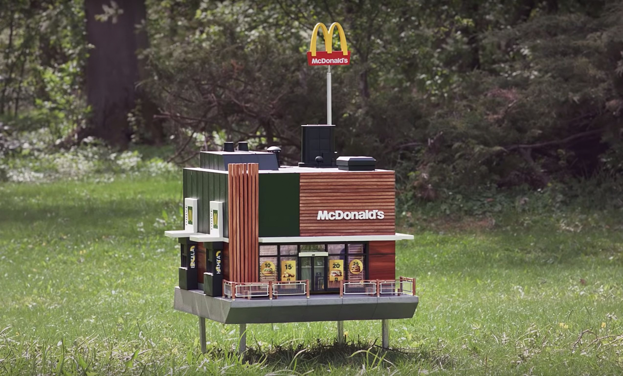 O McDonald’s mais pequeno do mundo é só para abelhas