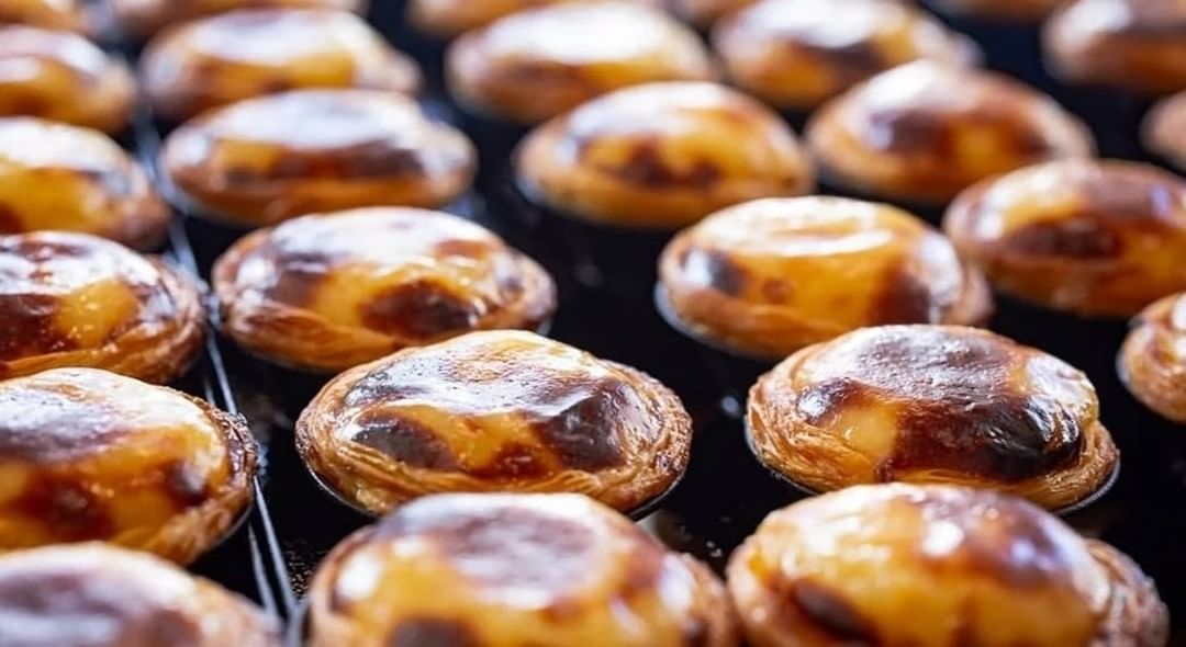 Fábrica da Nata. Na nova loja do Colombo, o pastel de nata come-se com vinho do Porto (e não só)