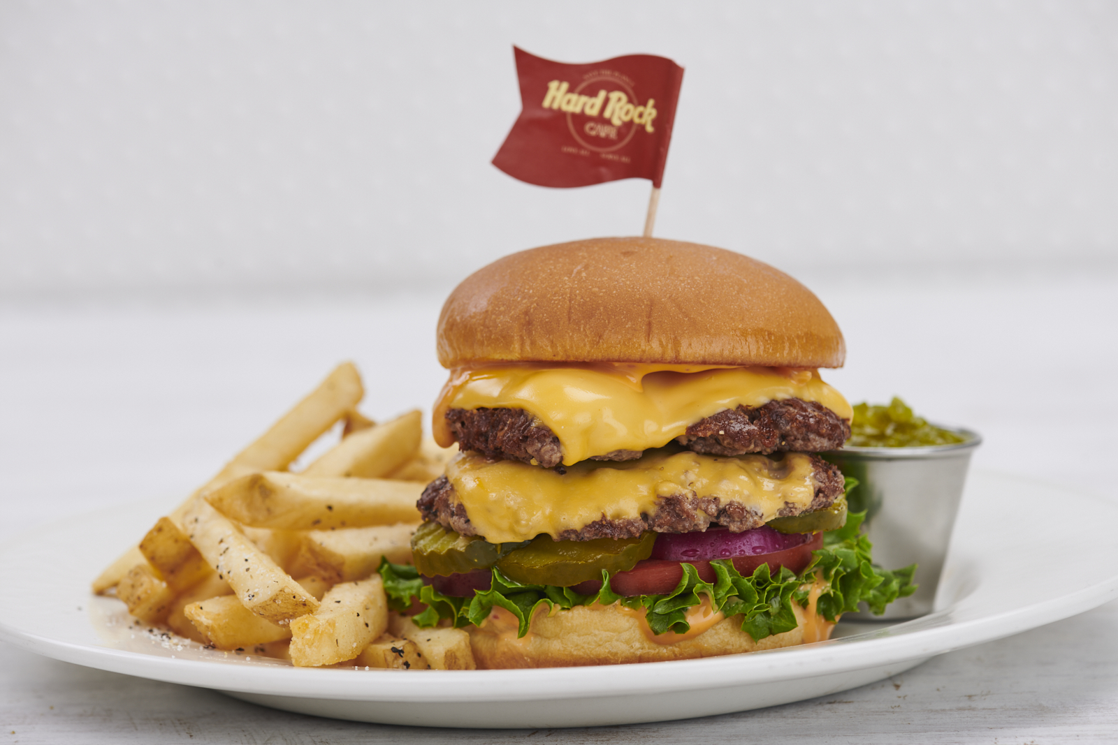 O Hard Rock Cafe Lisboa vai ter hambúrgueres a 71 cêntimos (sim, leu bem). Saiba como agarrar o seu