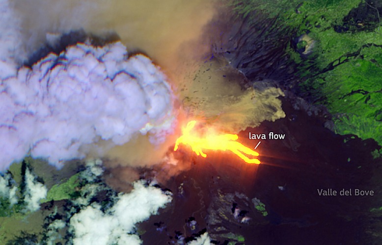 Monte Etna: Imagens de satélite mostram a erupção do vulcão que cuspiu cinzas a 6,5 km de altura