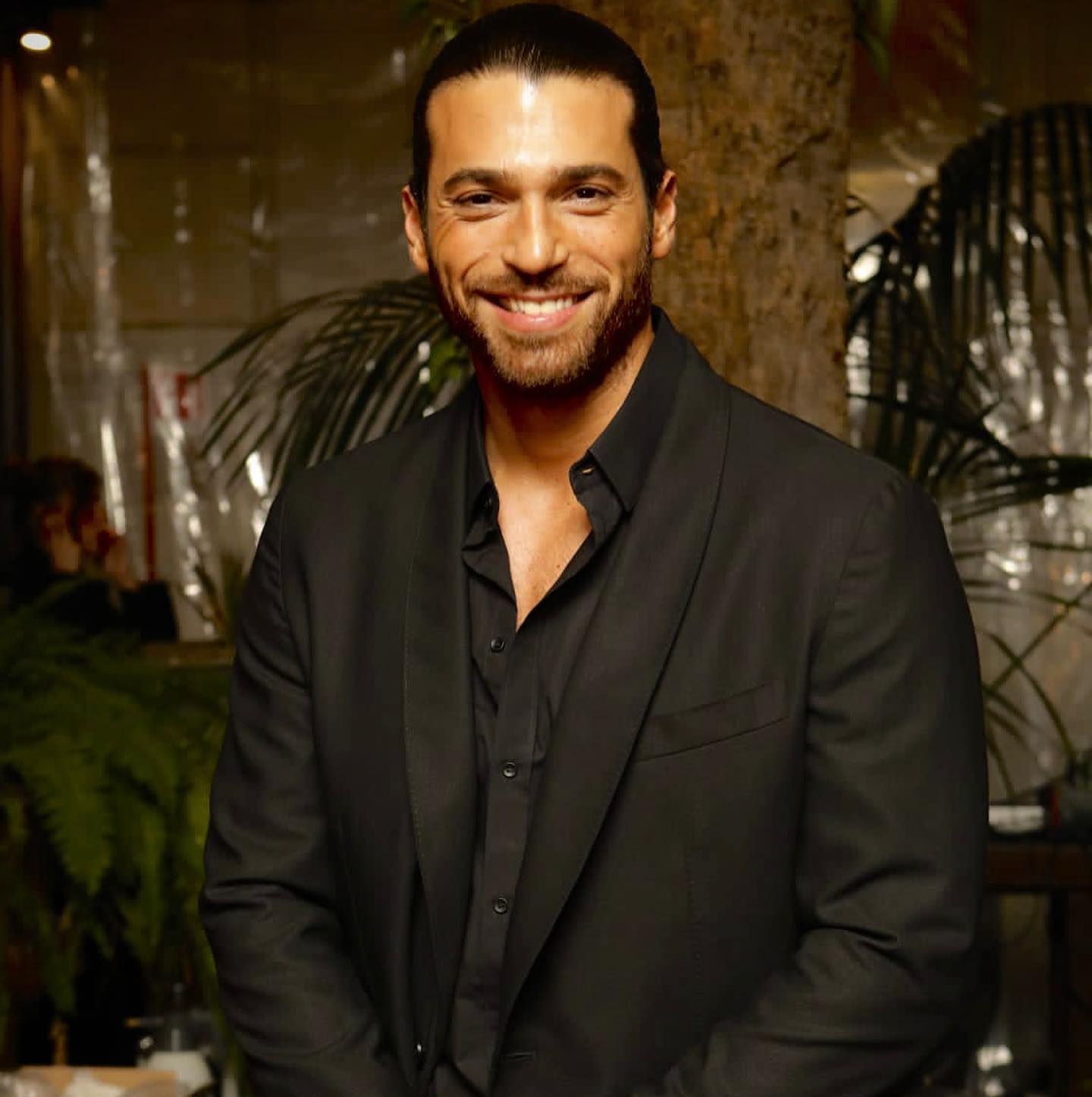 Can Yaman tem centenas de fãs em Portugal e falámos com 3 delas. Perceba o fenómeno das produções turcas