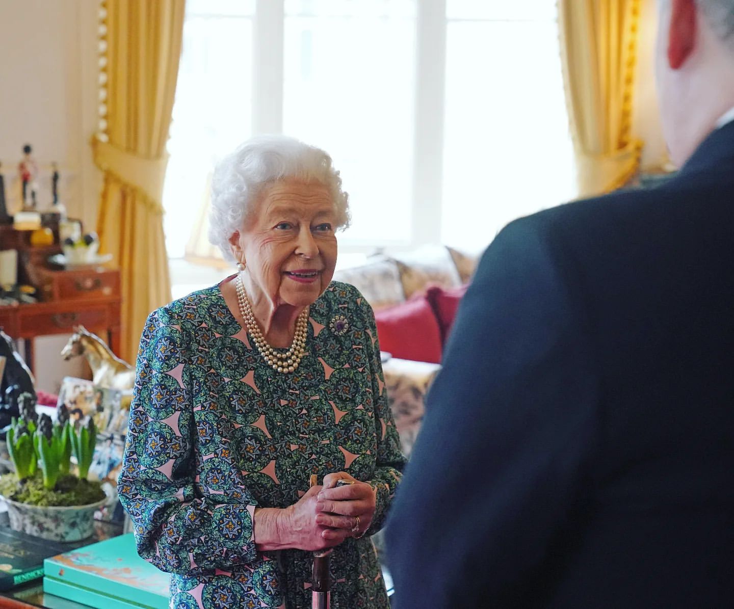 Rainha Isabel II vai falhar celebrações da Páscoa pela primeira vez em 50 anos