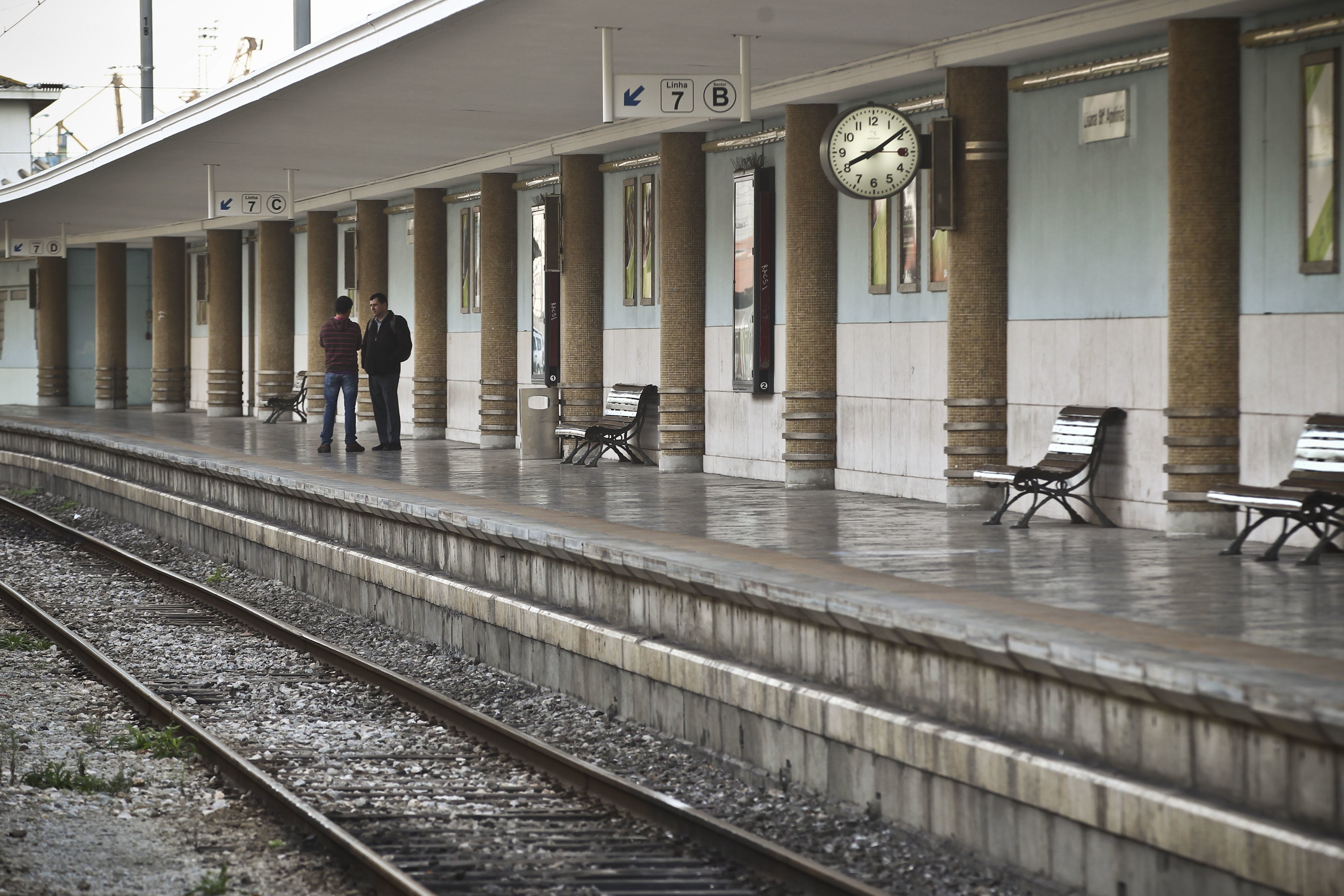 Suprimidas 23% das ligações ferroviárias até às 08:00 devido à greve