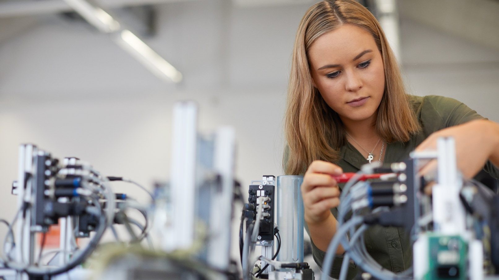 Universidade de Coimbra desafia raparigas e mulheres a programarem robots numa nova competição