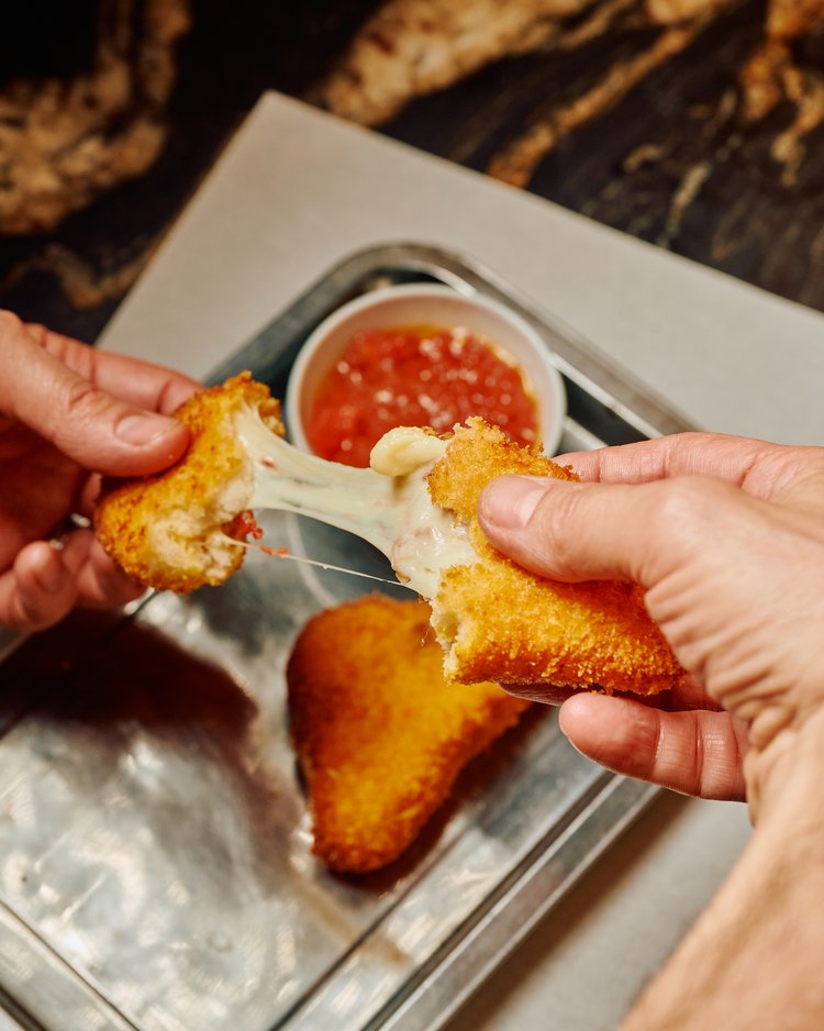 Fratelli Brutti. 2 irmãos “feios” servem as receitas italianas da nonna neste novo restaurante