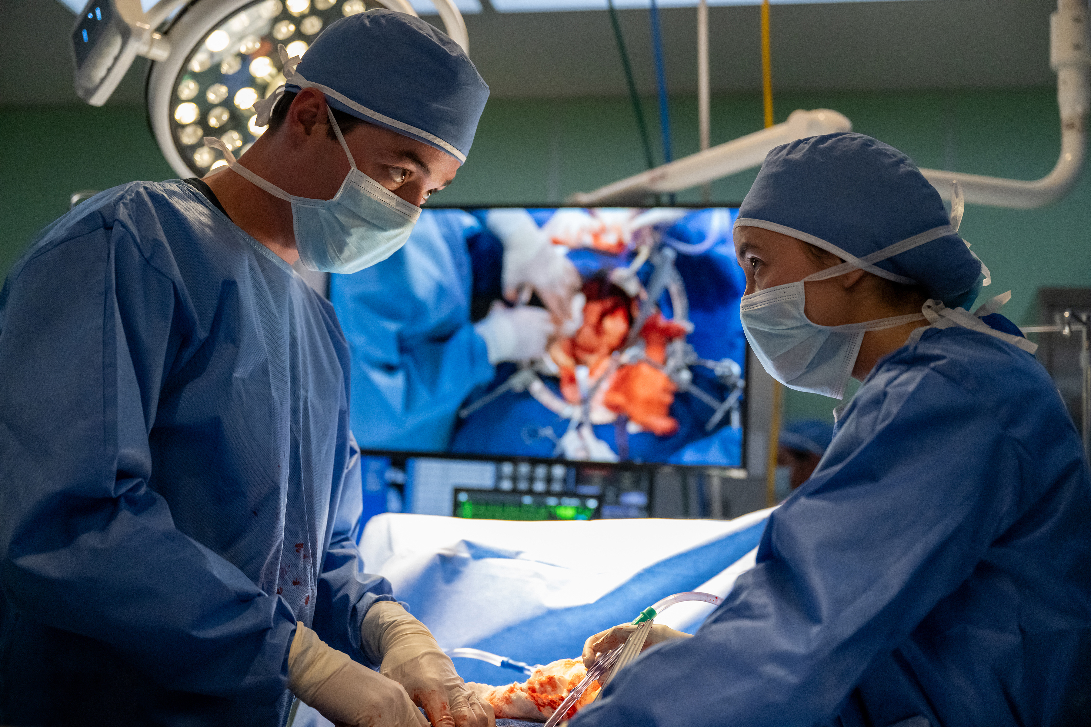 Já acabou “The Pitt”? Há uma nova série na Netflix para matar a febre dos dramas médicos