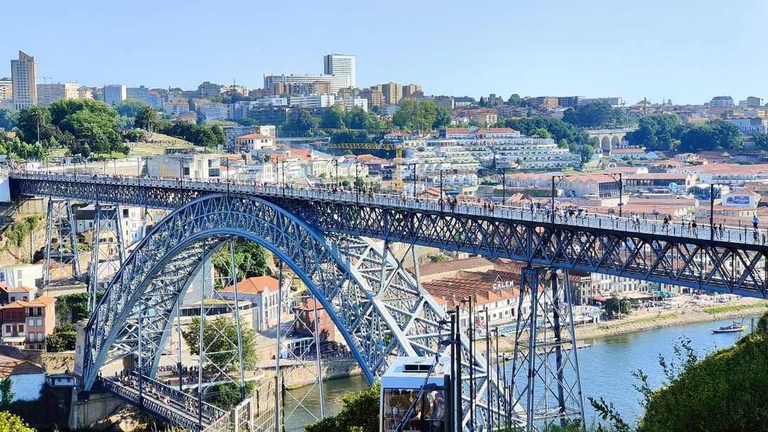 Porto é uma das 10 melhores cidades para 2024. 5 hotéis maravilhosos para passar uns dias por lá