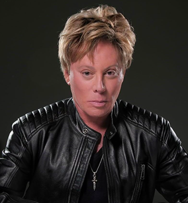 Intérprete de músicas de “Dirty Dancing” e “O Diário de Bridget Jones” morre aos 74 anos