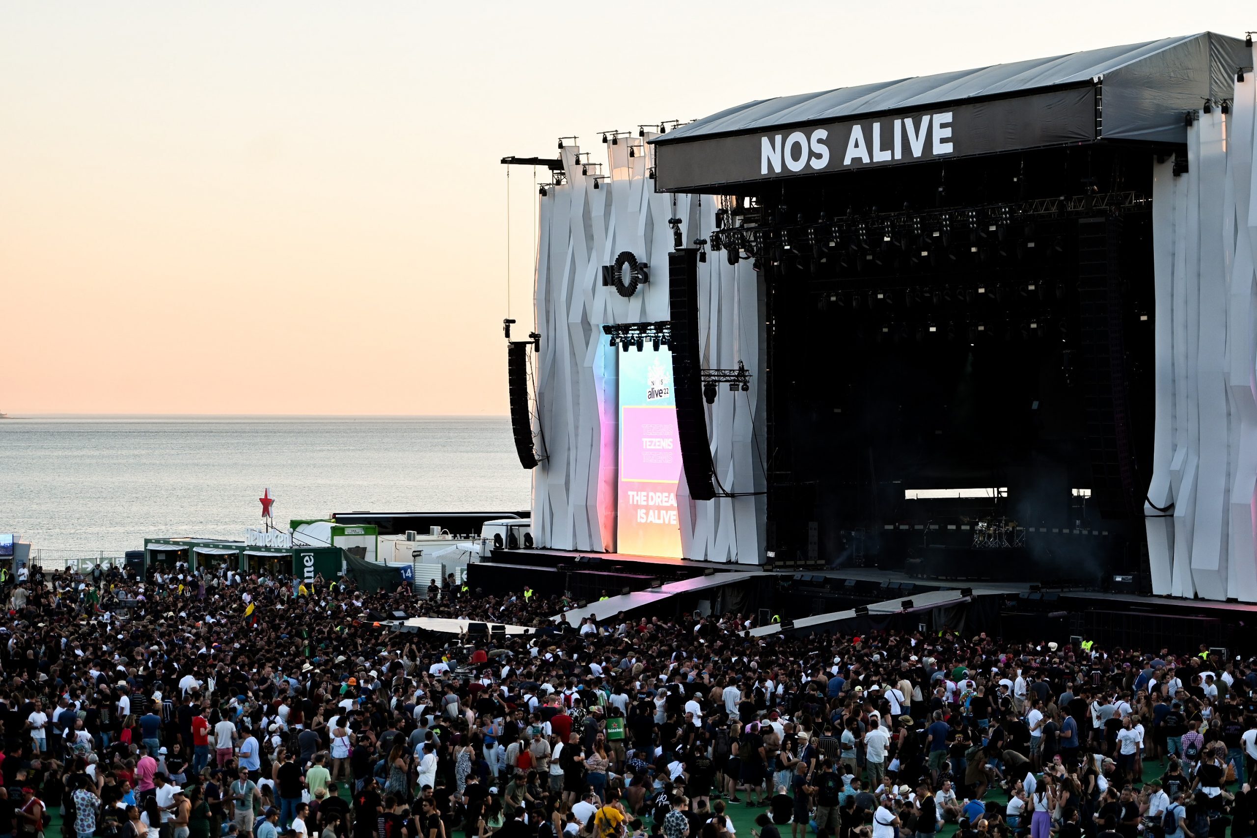 Sabia que a rede móvel do NOS Alive é só para os festivaleiros? É assim que o festival está a ser preparado