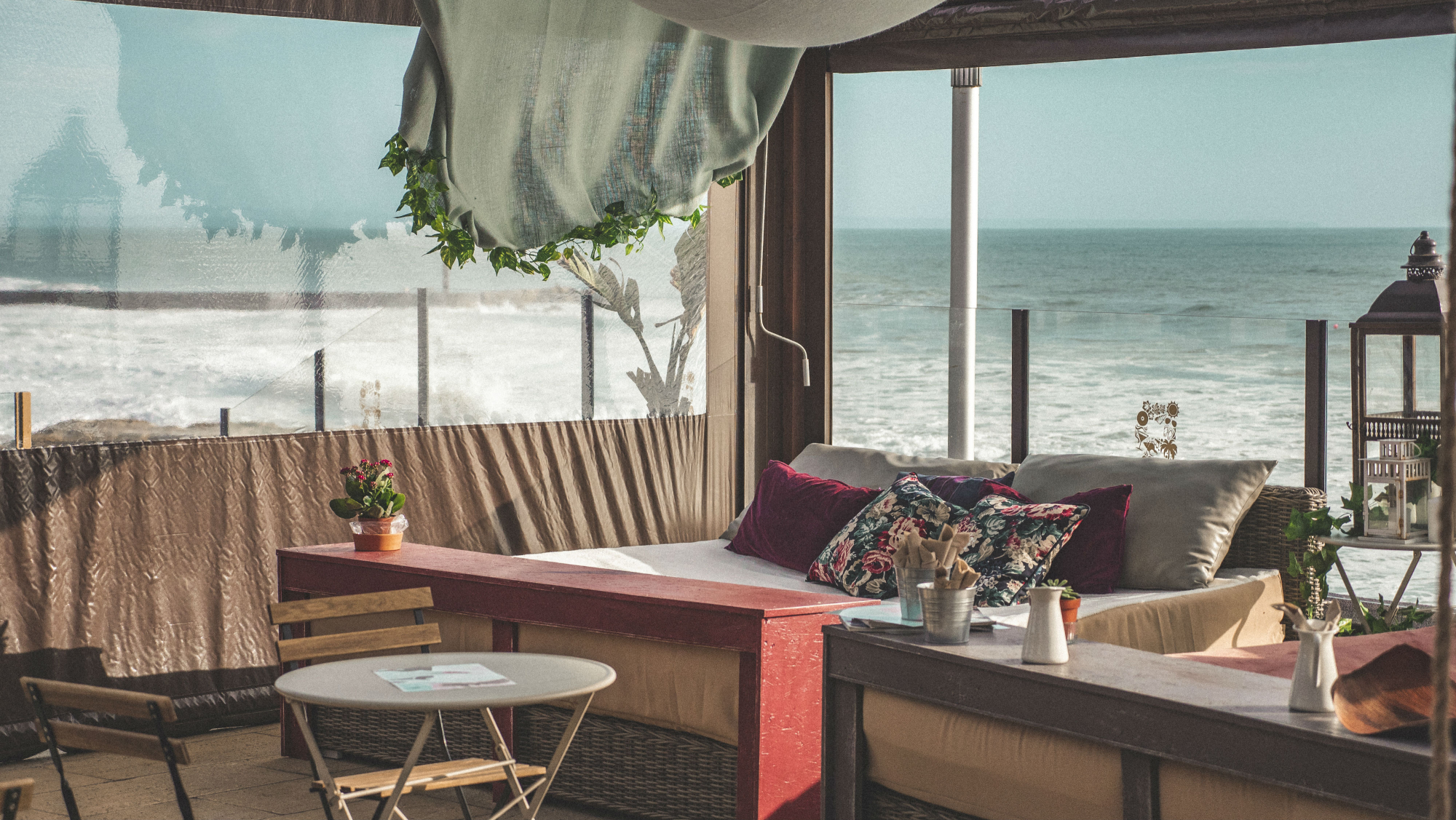 Um jardim de inverno aquecido com brunch e vista para o mar. É assim o novo conceito do Reverse Pool & Beach