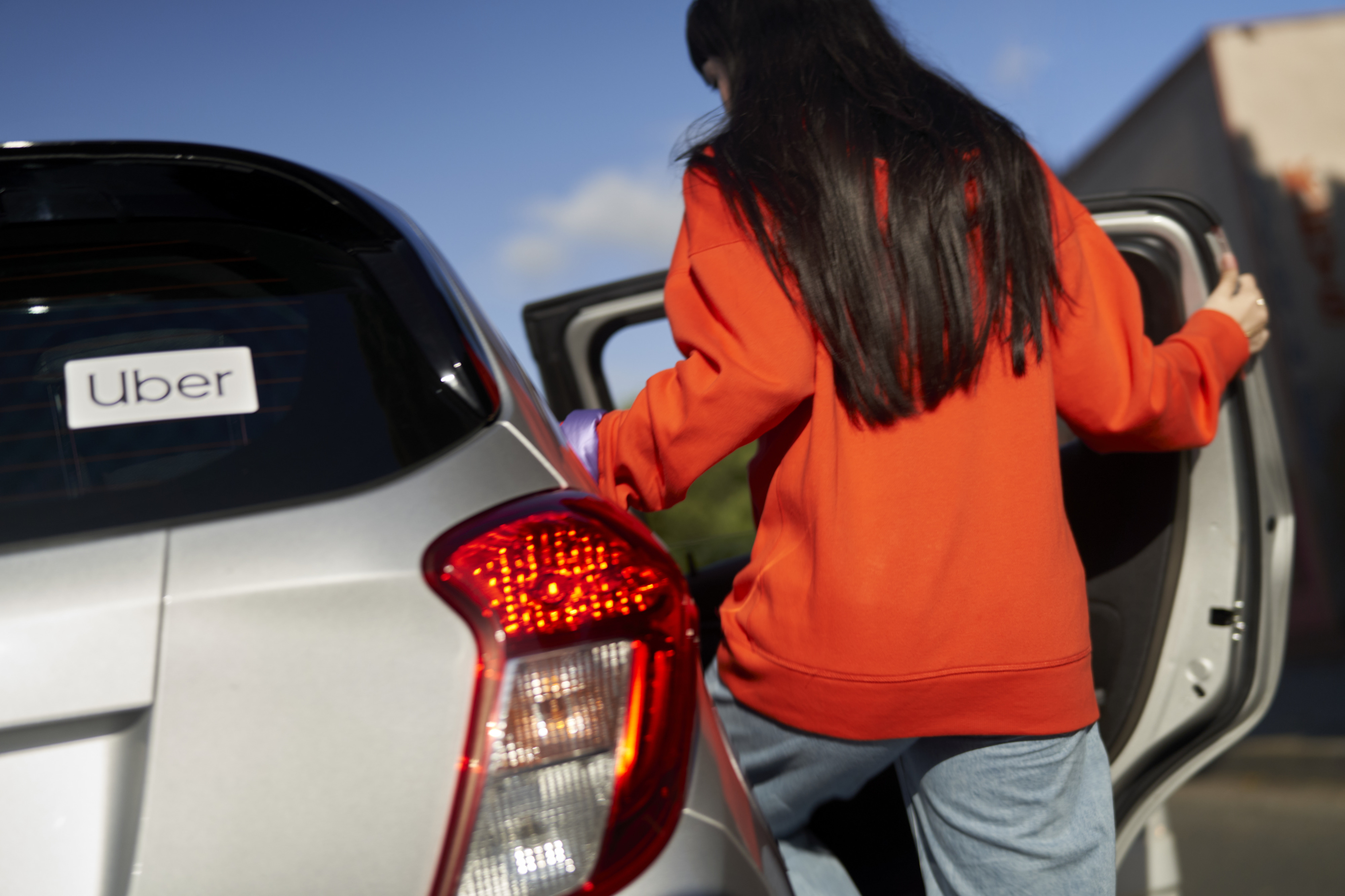 Uber tem novidades para os adolescentes viajarem sem os pais (mas sempre com supervisão). Saiba tudo