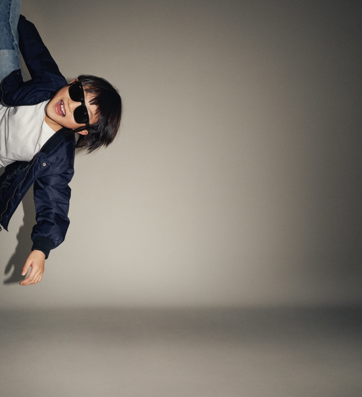 Os miúdos vão trepar paredes quando virem os novos óculos da Ray-Ban inspirados no Homem-Aranha