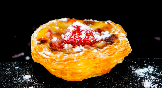 Este pastel de nata é para os maiores fãs da série “Morangos com Açúcar” (e há outros sabores deliciosos)