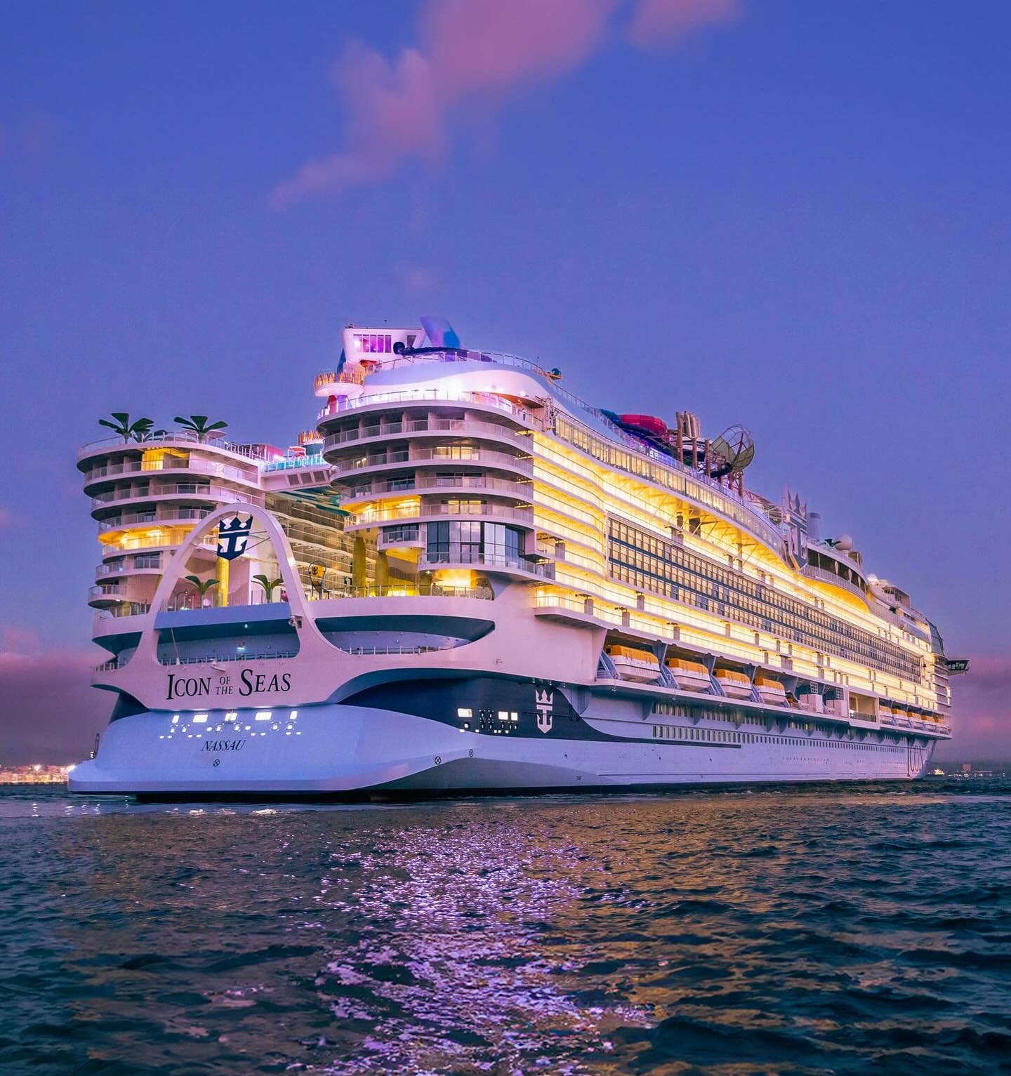 O maior cruzeiro do Mundo tem um parque aquático, 7 piscinas e 20 restaurantes. Veja as imagens