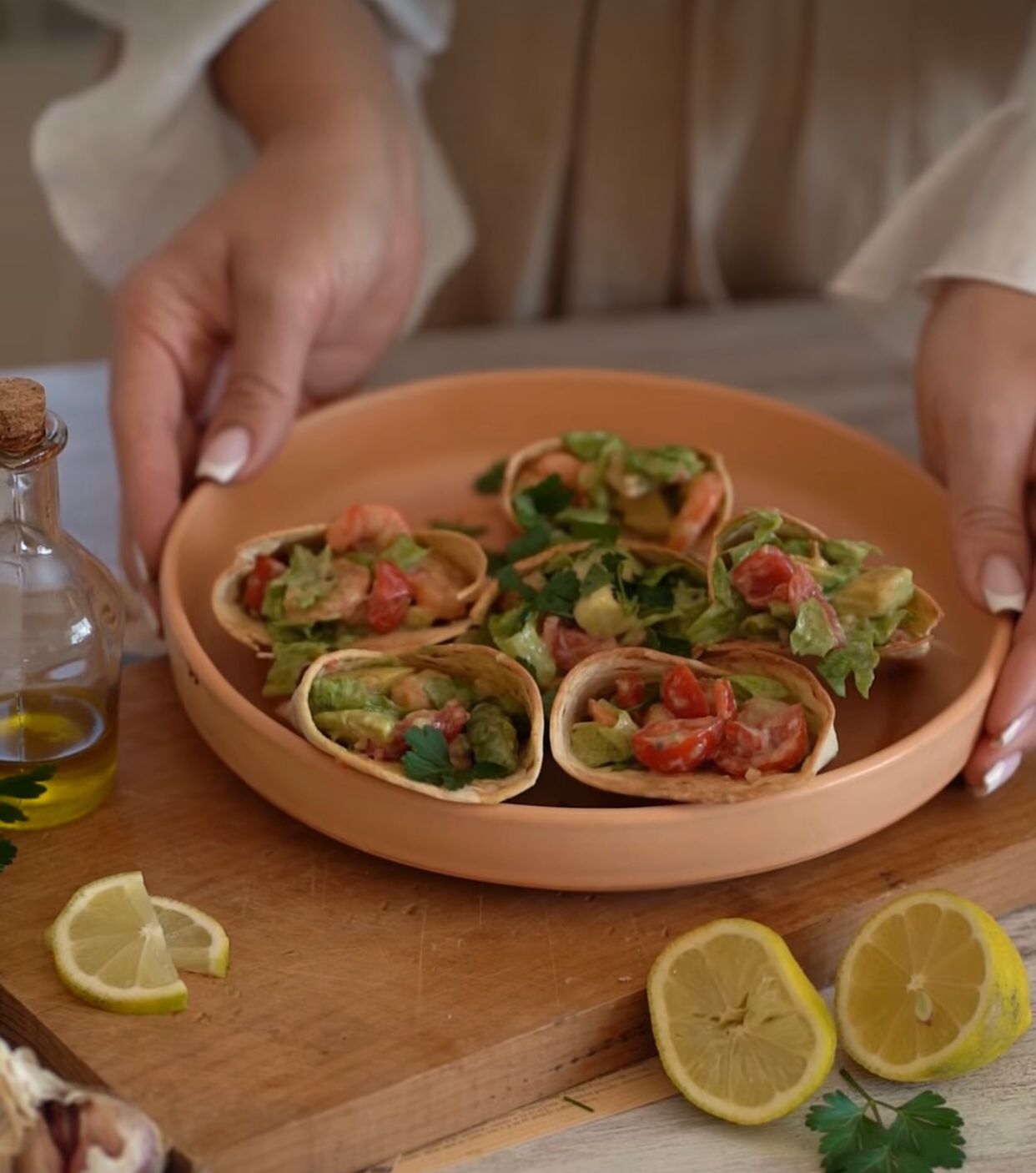Estes wraps de camarão são a receita mais apetitosa que vai ver hoje. Saiba como fazer