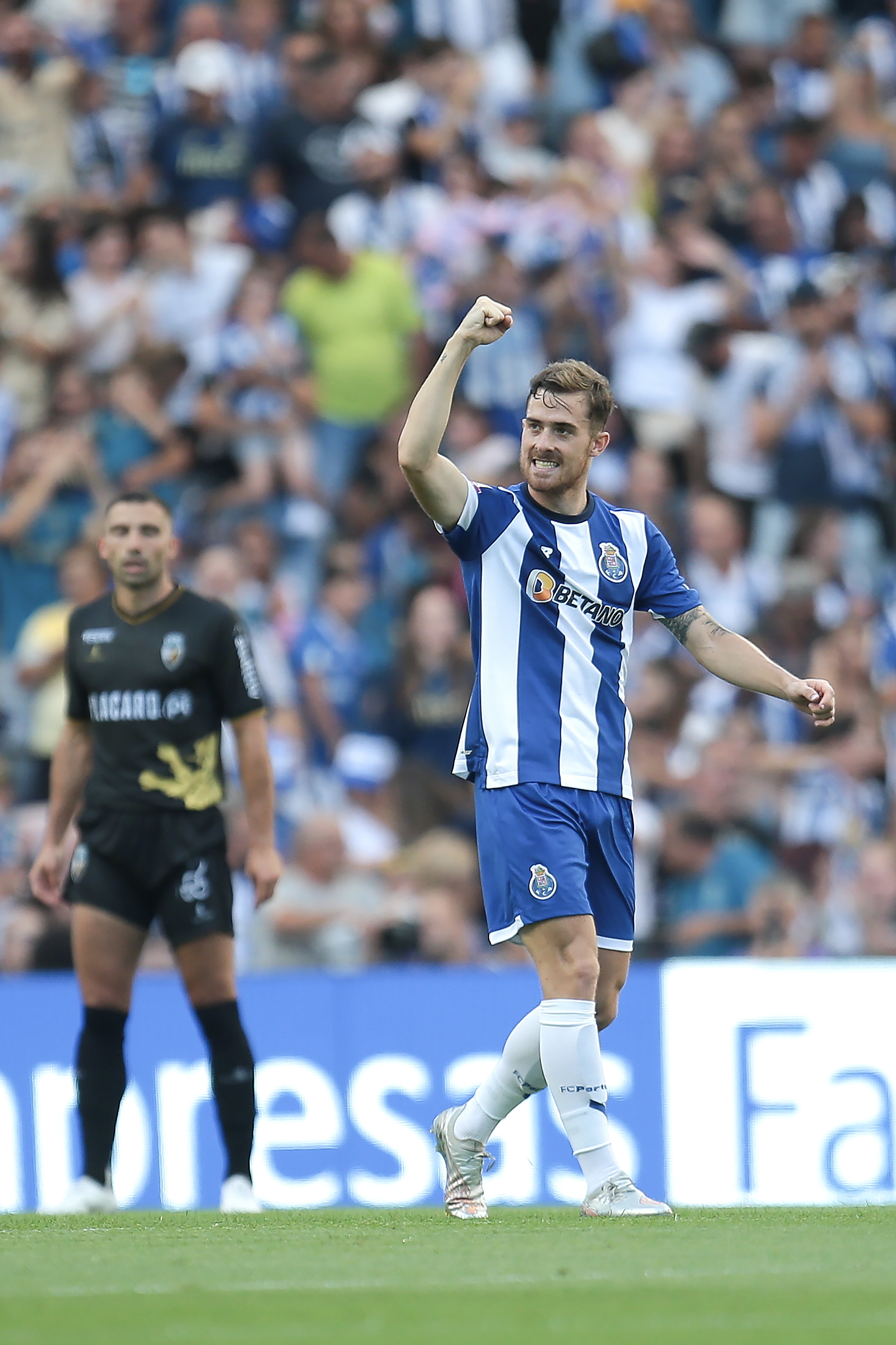 De golear a empatar, FC Porto salva triunfo por 1-0 em Faro