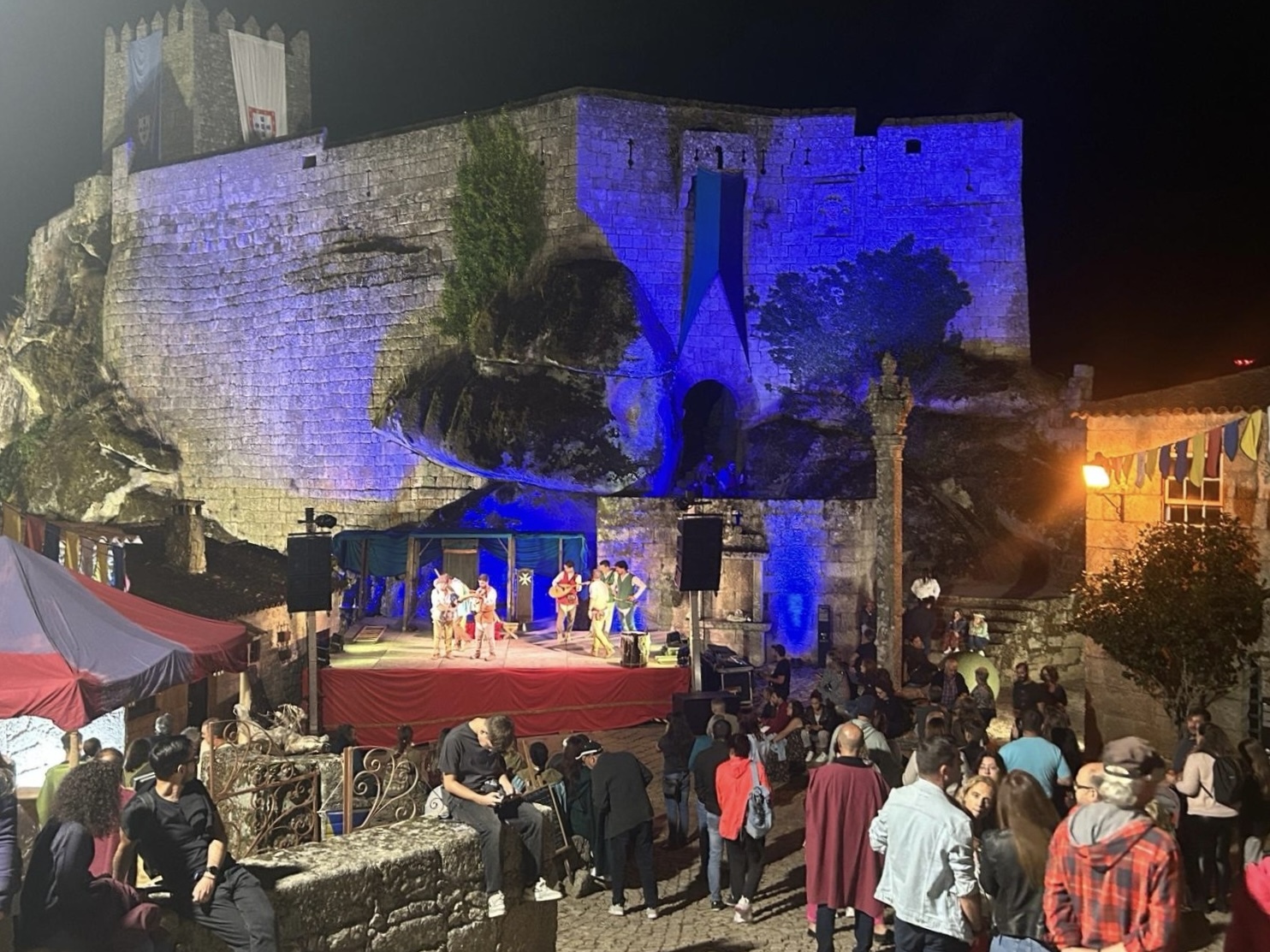 Já pensou como seria viver na época medieval? Esta aldeia histórica parece saída de uma máquina do tempo