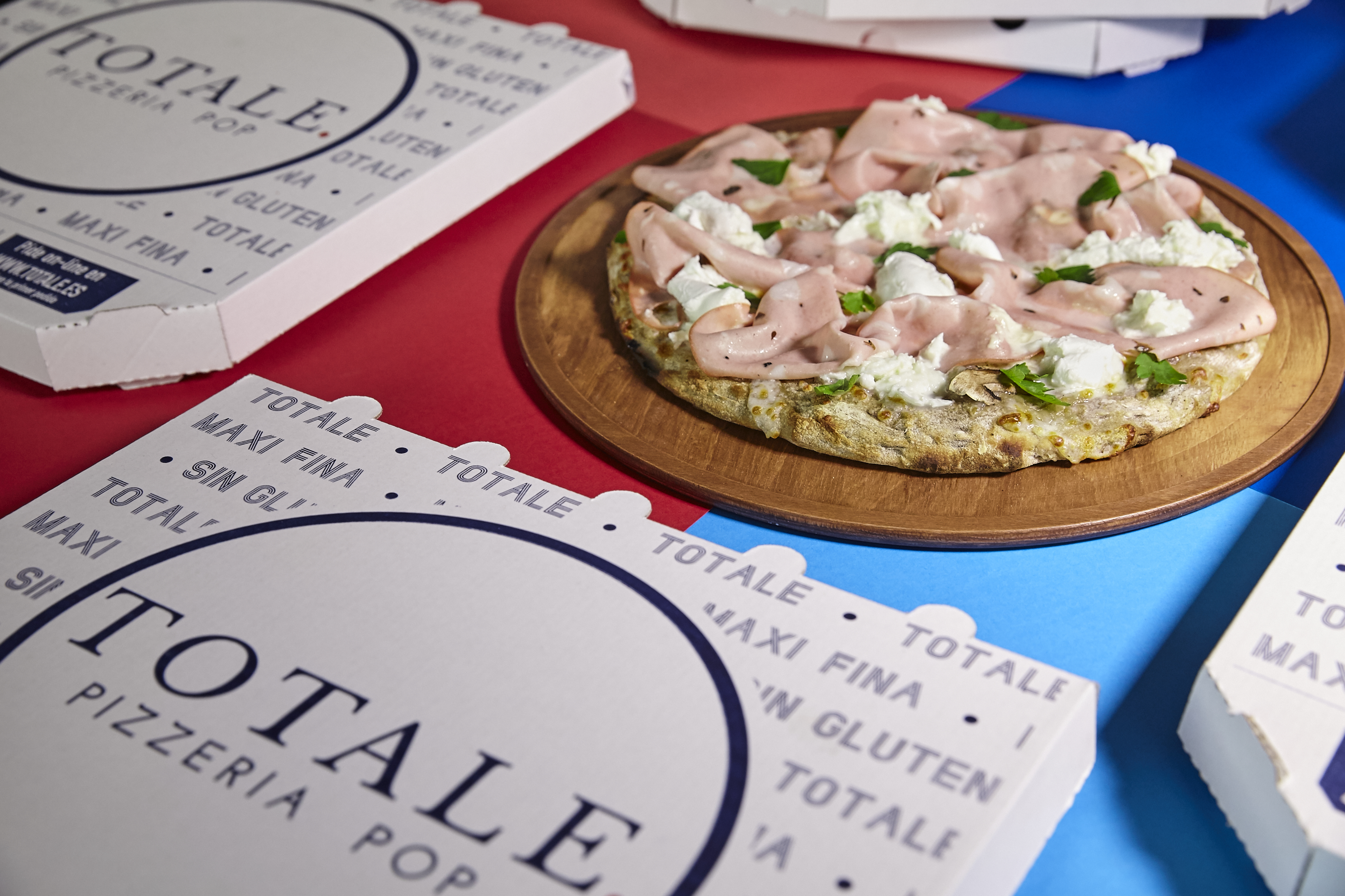 Nesta pizzaria, o que mais importa não são os ingredientes — é a base (e a promoção)