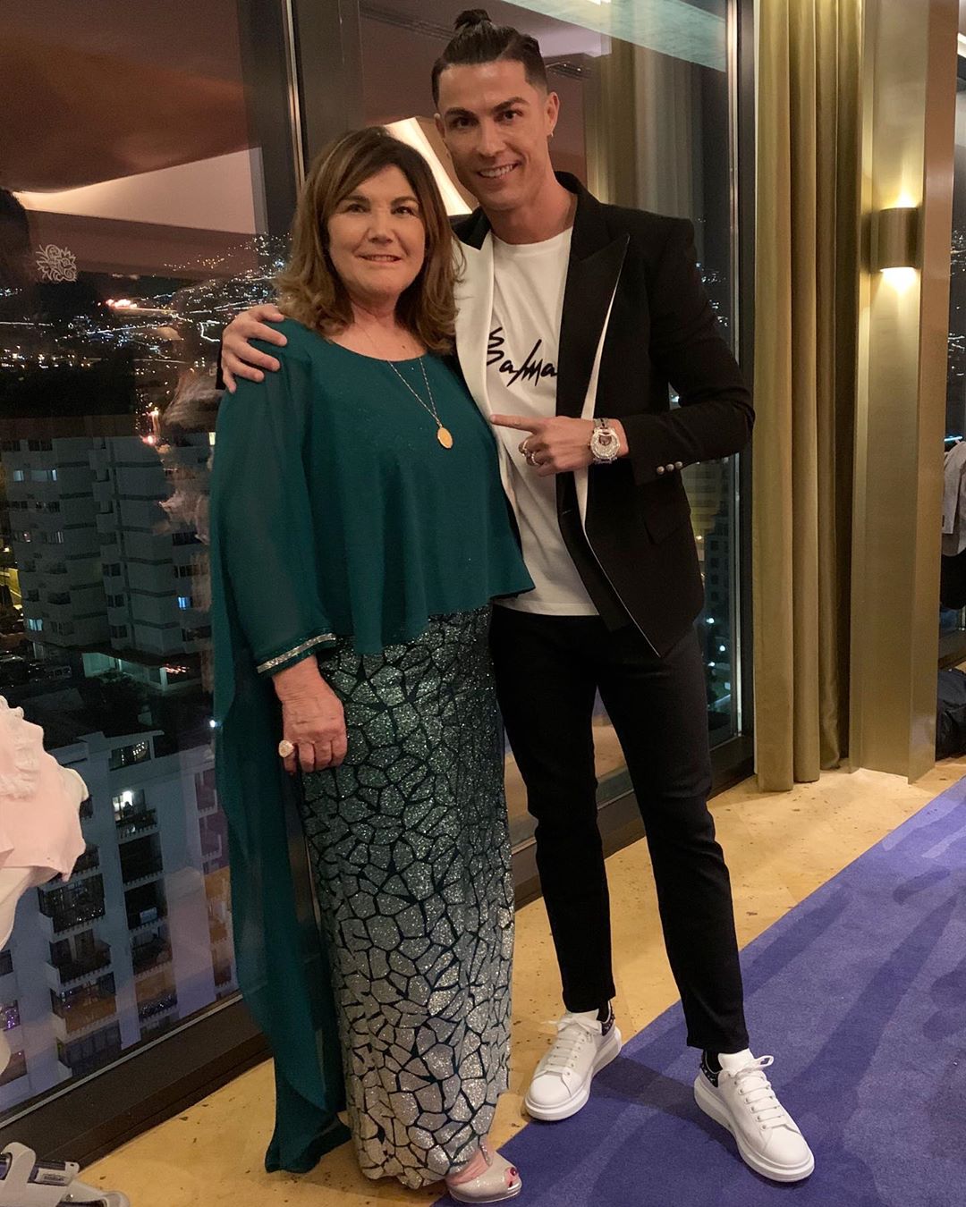 Cristiano Ronaldo fala sobre estado de saúde da mãe