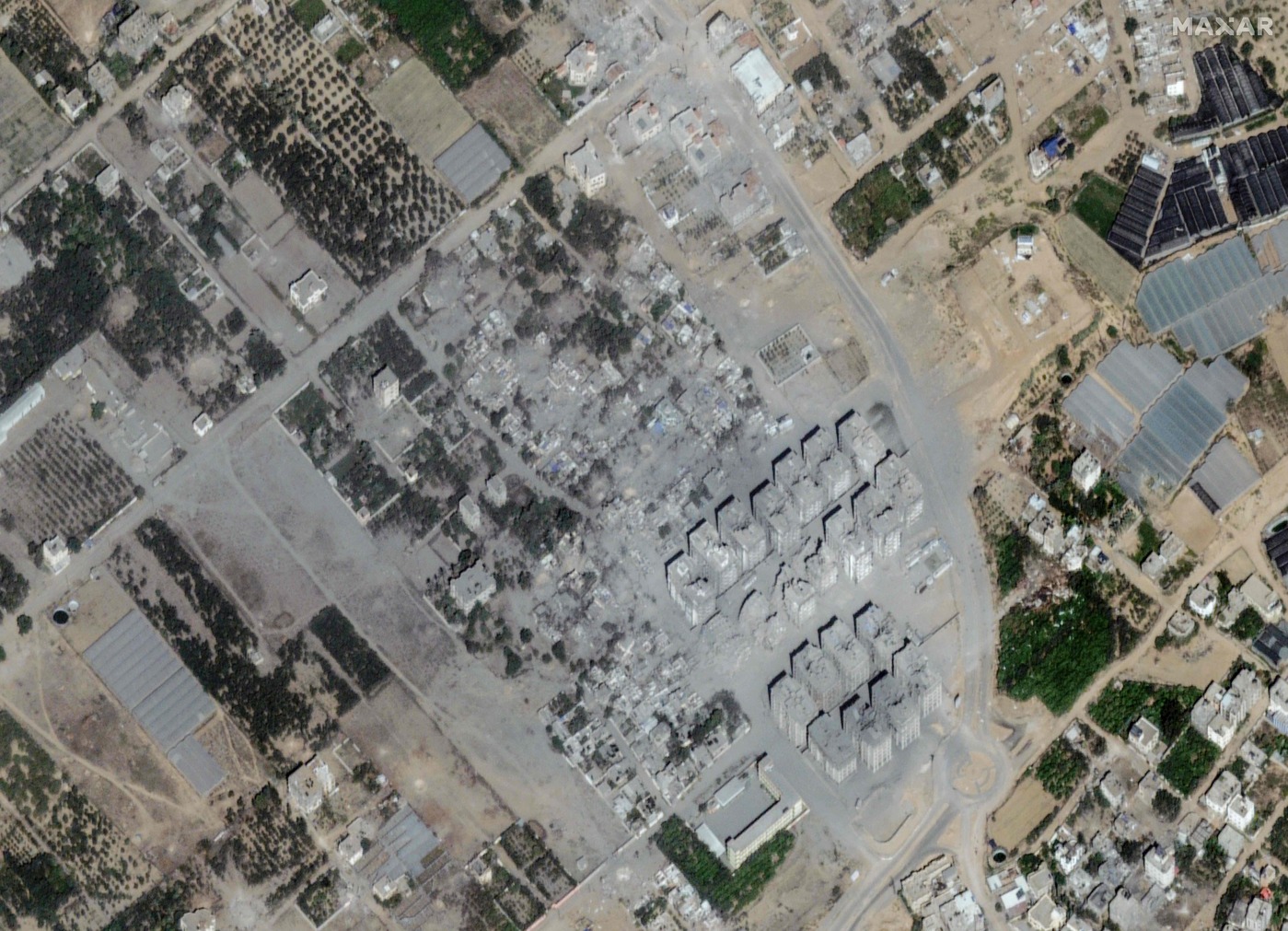 O antes e depois dos bombardeamentos de Israel em Gaza revelados por imagens de satélite