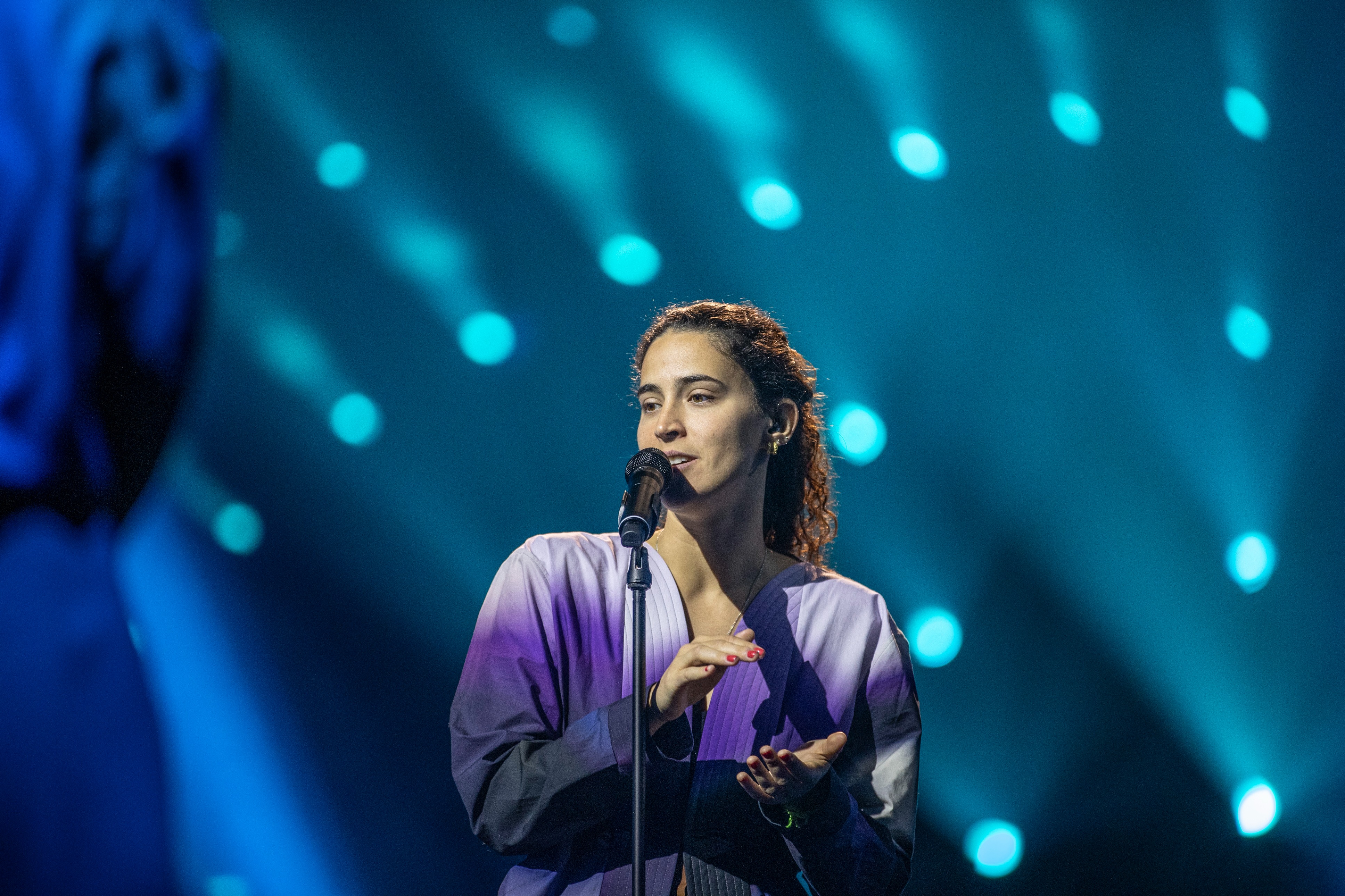 Eurovisão 2022. Membro da delegação portuguesa testa positivo, mas MARO faz segundo ensaio