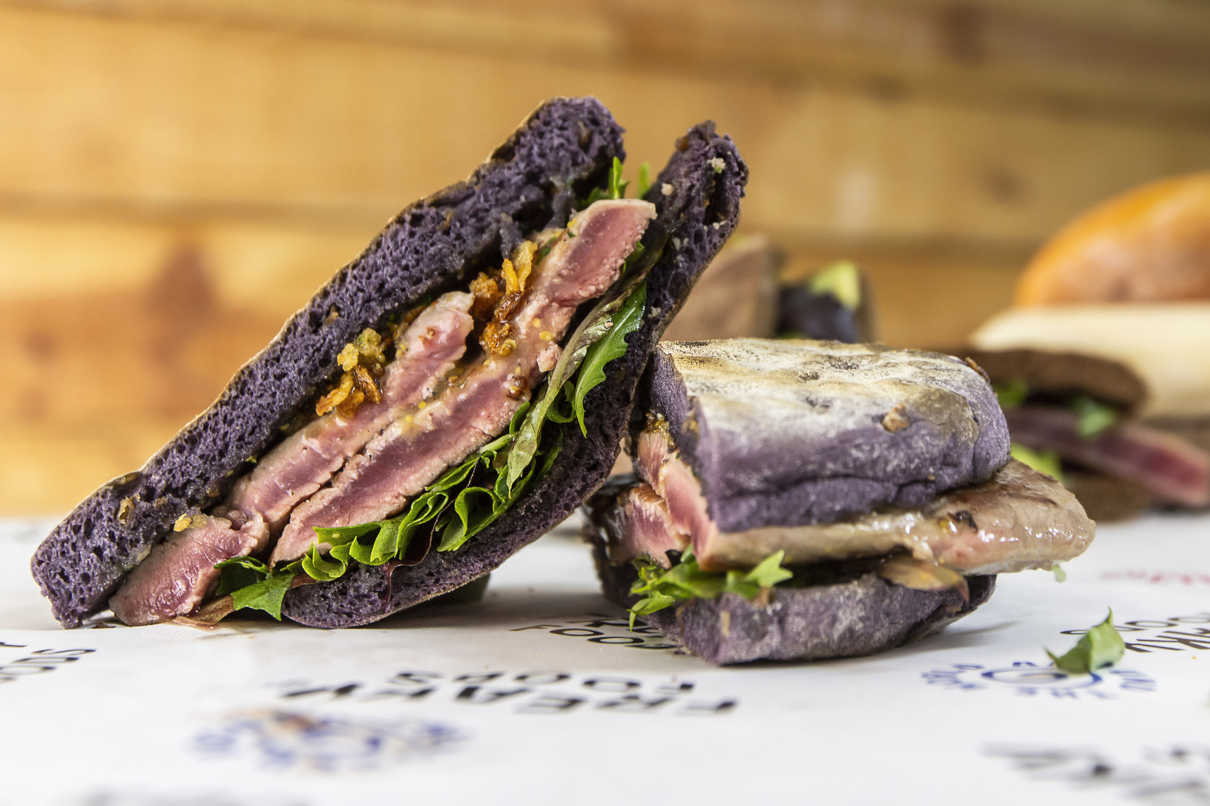 Caco de alfarroba e cheesecake yuzu. As Maravilhas da Freaky Foods que são entregues em casa