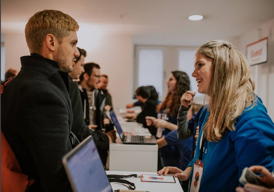 Canal britânico paga 1,2 milhões de euros para transmitir a entrevista de Harry e Meghan