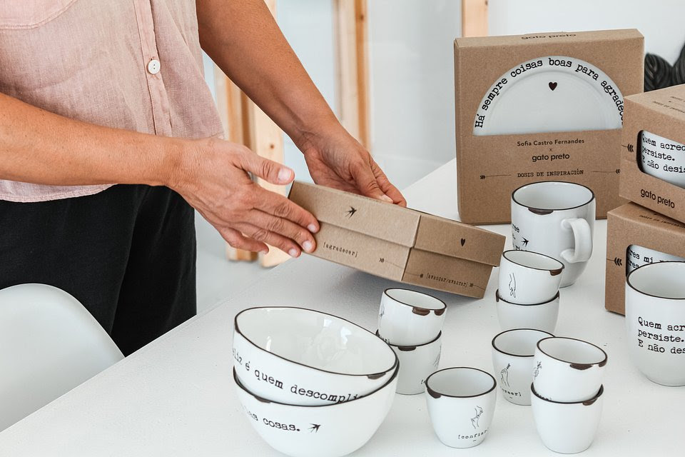 As frases inspiradoras do #asnove estão nestas chávenas amorosas do Gato Preto