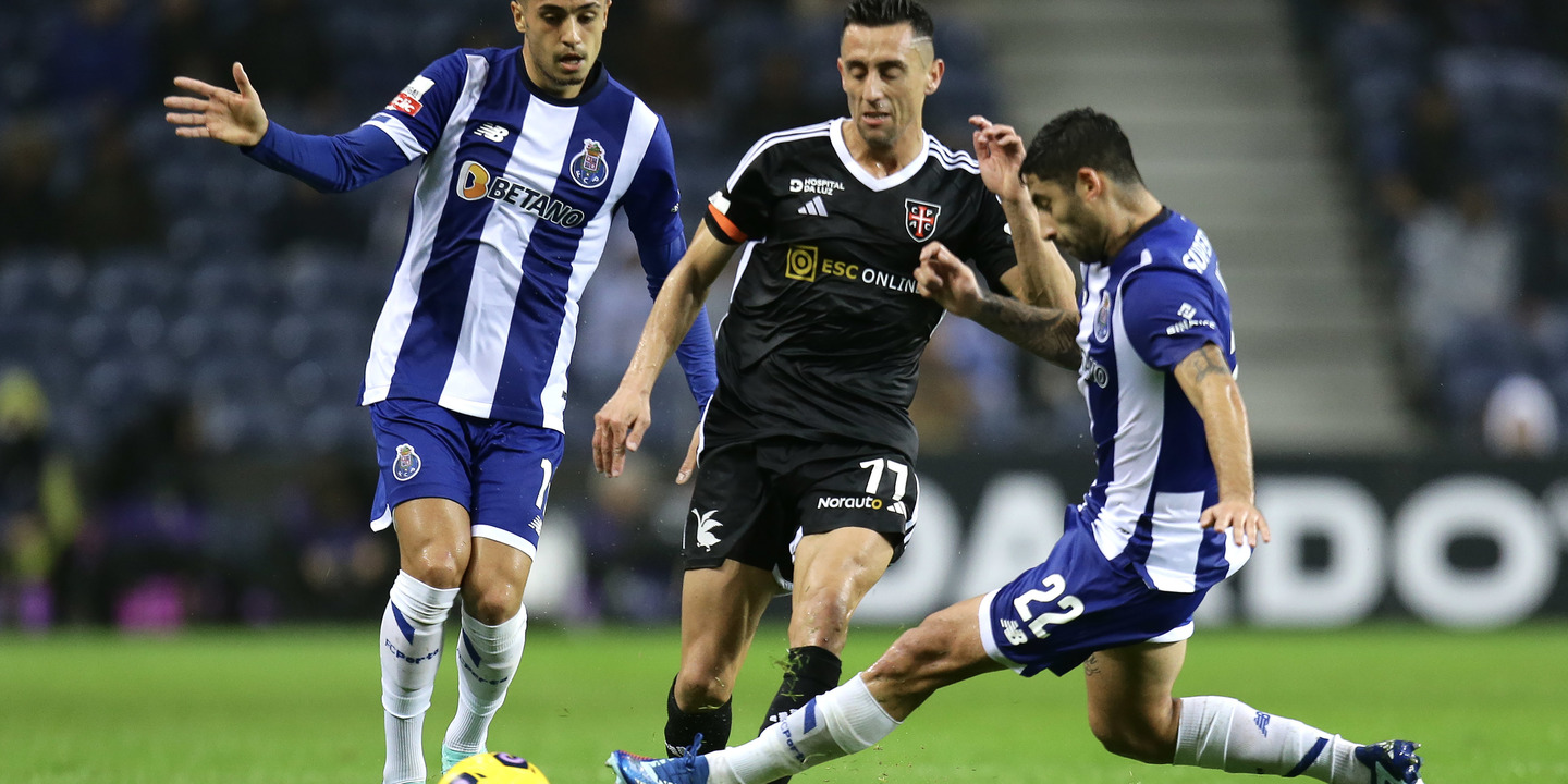 FC Porto empata com Casa Pia e desce para terceiro no campeonato