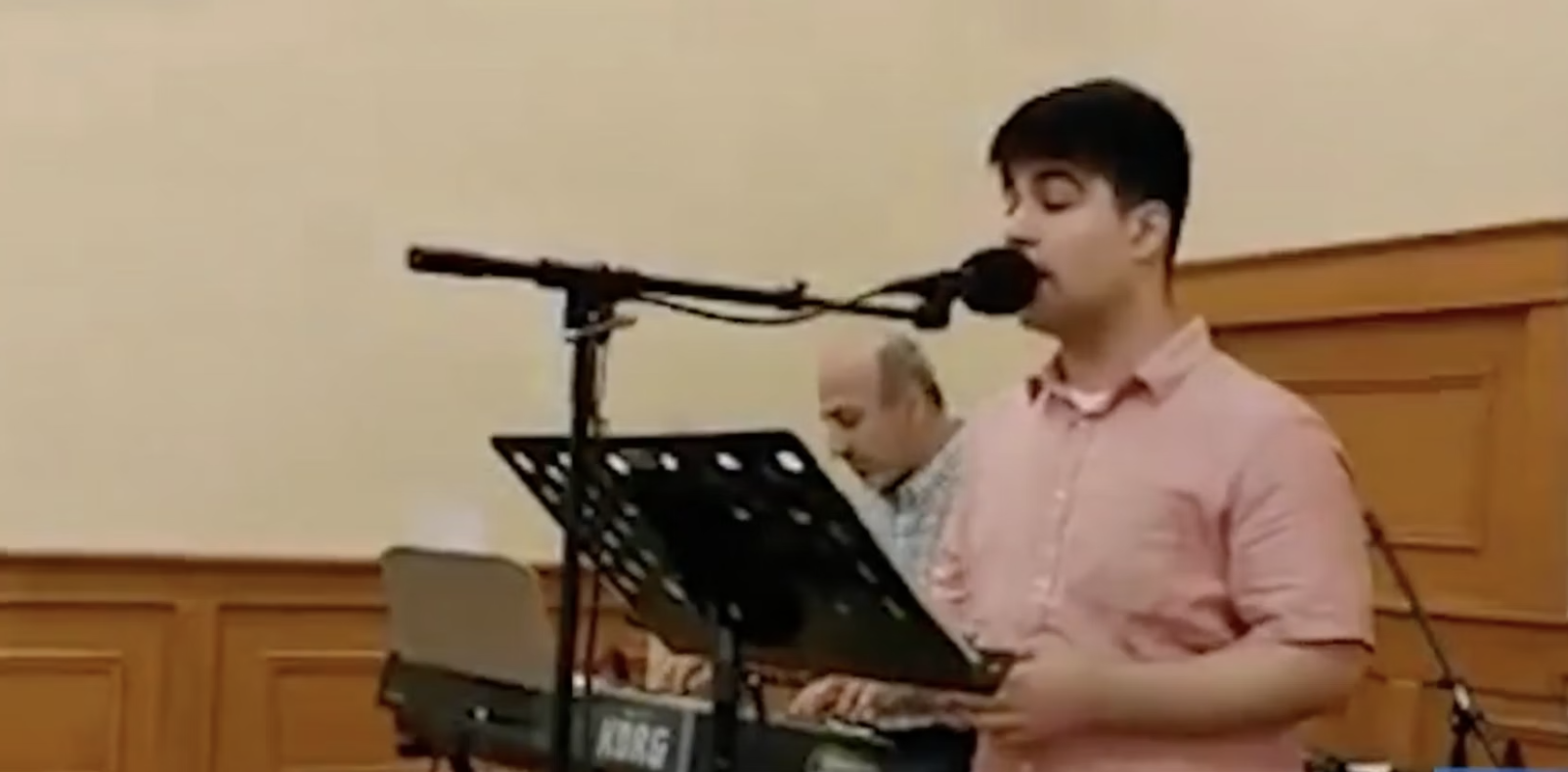 Estudante de 17 anos tem um colapso e morre enquanto cantava no coro da escola