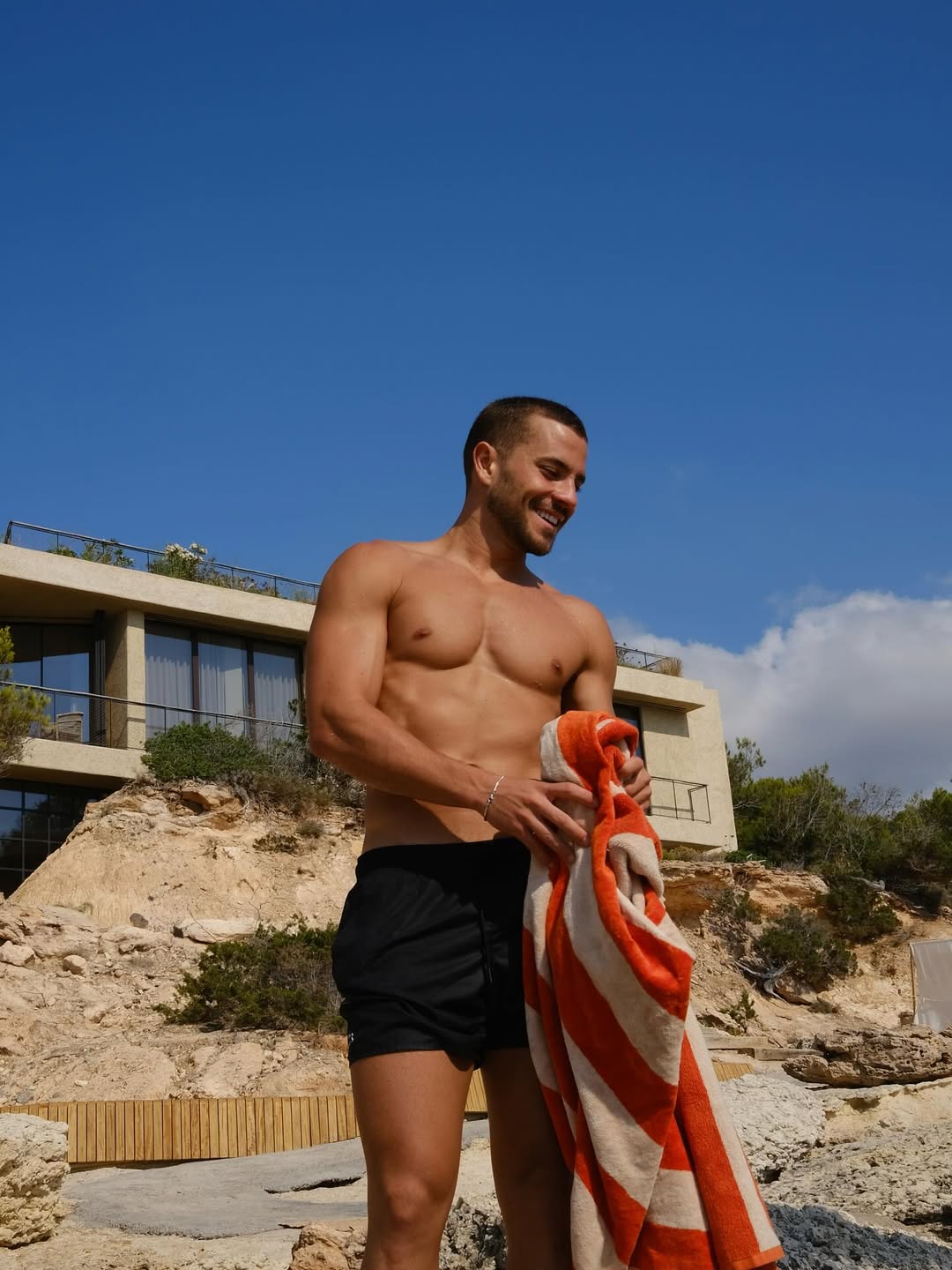 André Lamoglia faz subir a temperatura em “Os Donos do Jogo”. 18 fotos escaldantes do ator brasileiro