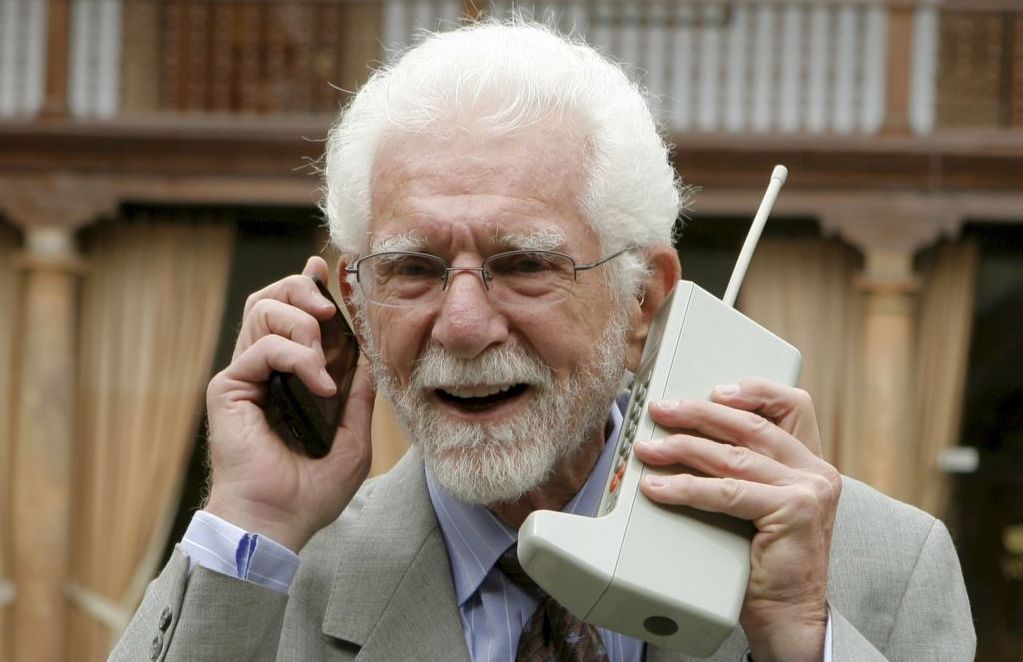 Primeira chamada de telemóvel foi feita há 50 anos. Qual será a próxima evolução do smartphone?