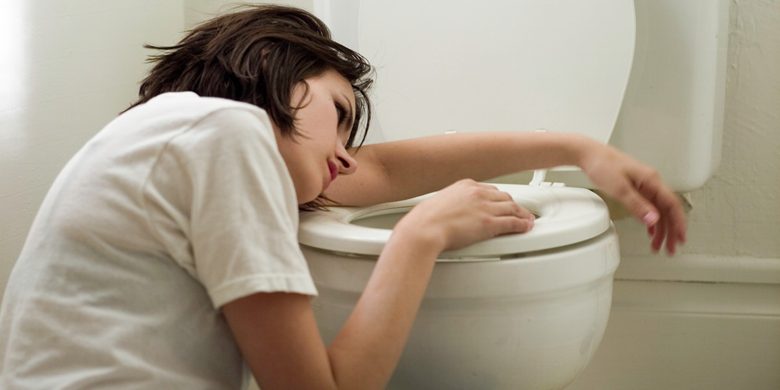 Histórias de quem sofre de bulimia. “Cheguei a vomitar em caixotes do lixo e no meio da rua”