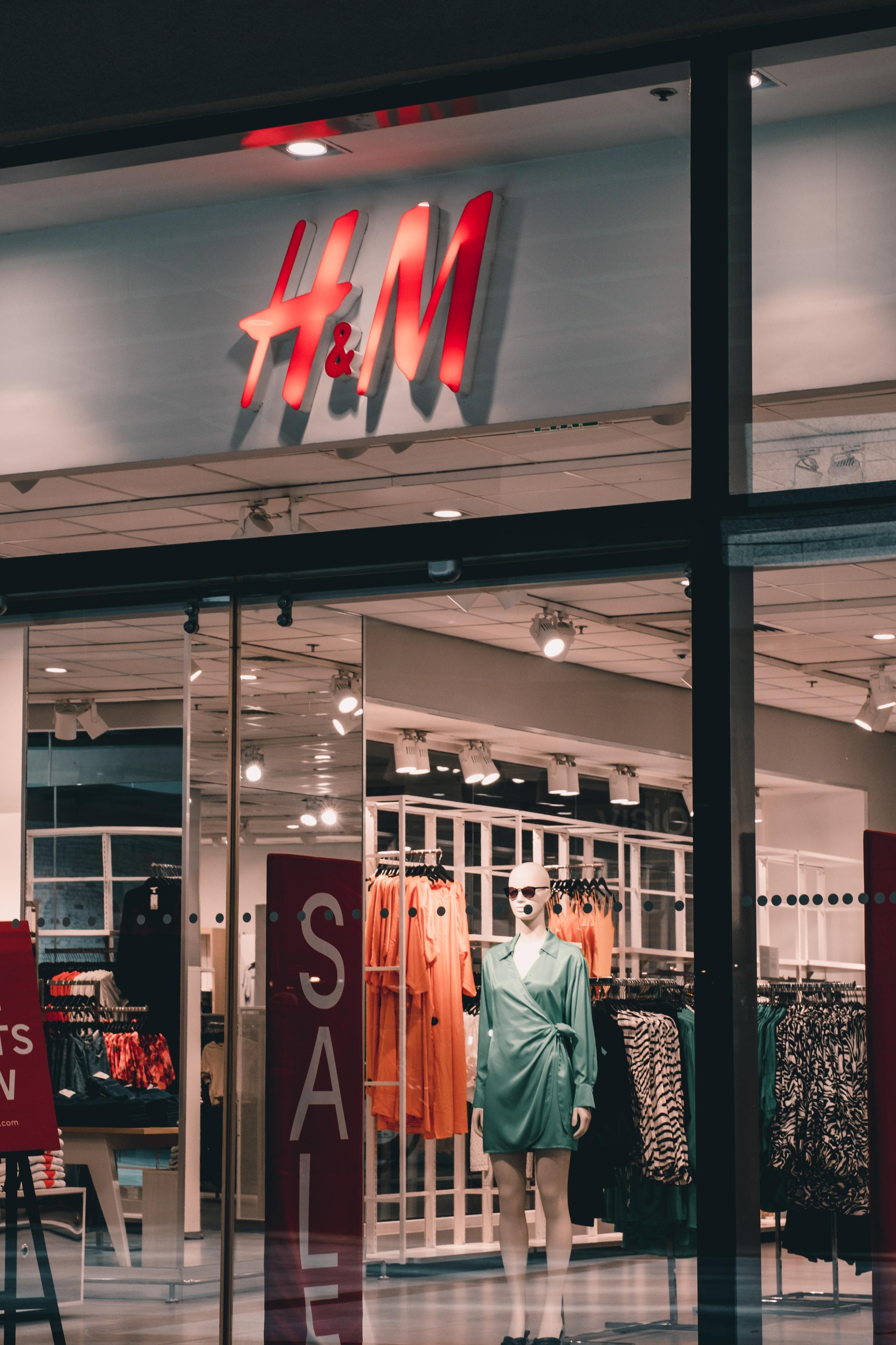 H&M já fechou 56 lojas e pode não ficar por aqui. Queda nos lucros e mudança de hábitos são causas