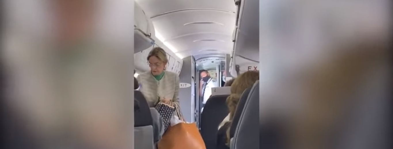 Tripulação expulsou passageira que se recusou a usar máscara e foi aplaudida por todo o avião