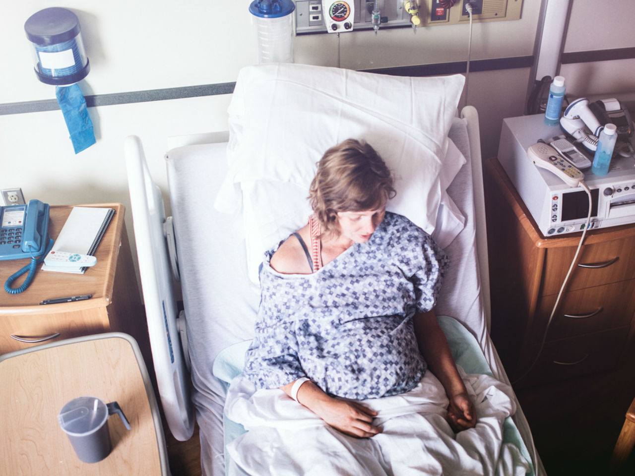 Enfermeira apanha homem de 22 anos a violar doente com traumatismo cerebral num hospital público