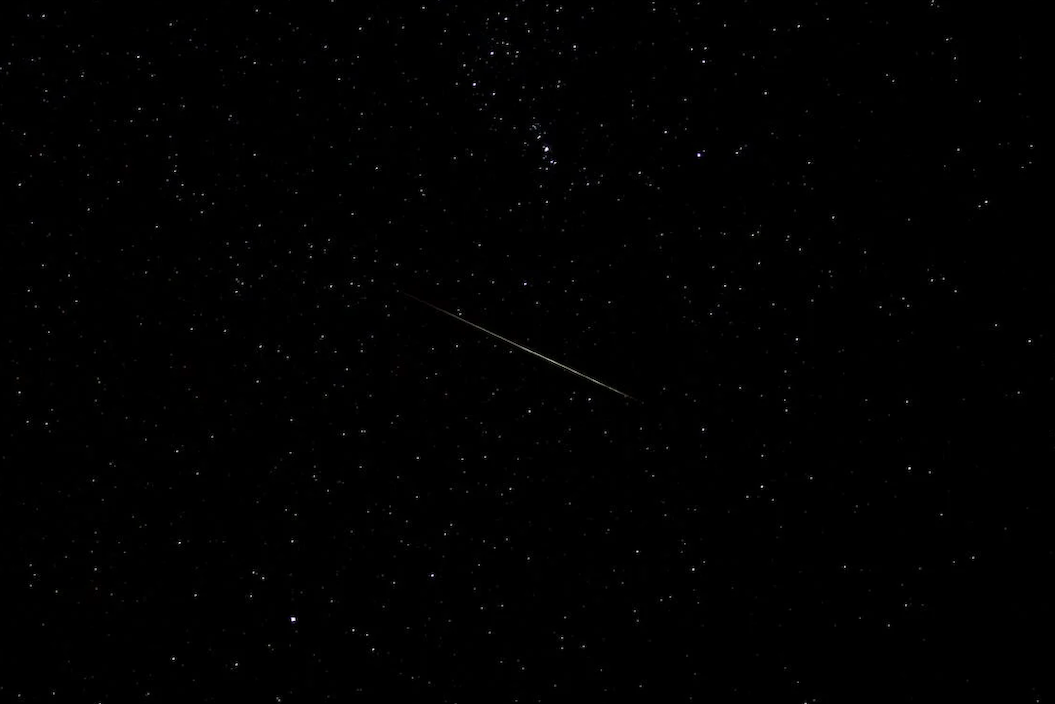 Estamos a poucas horas da maior chuva de estrelas cadentes do ano. Saiba quando ver e porque acontece