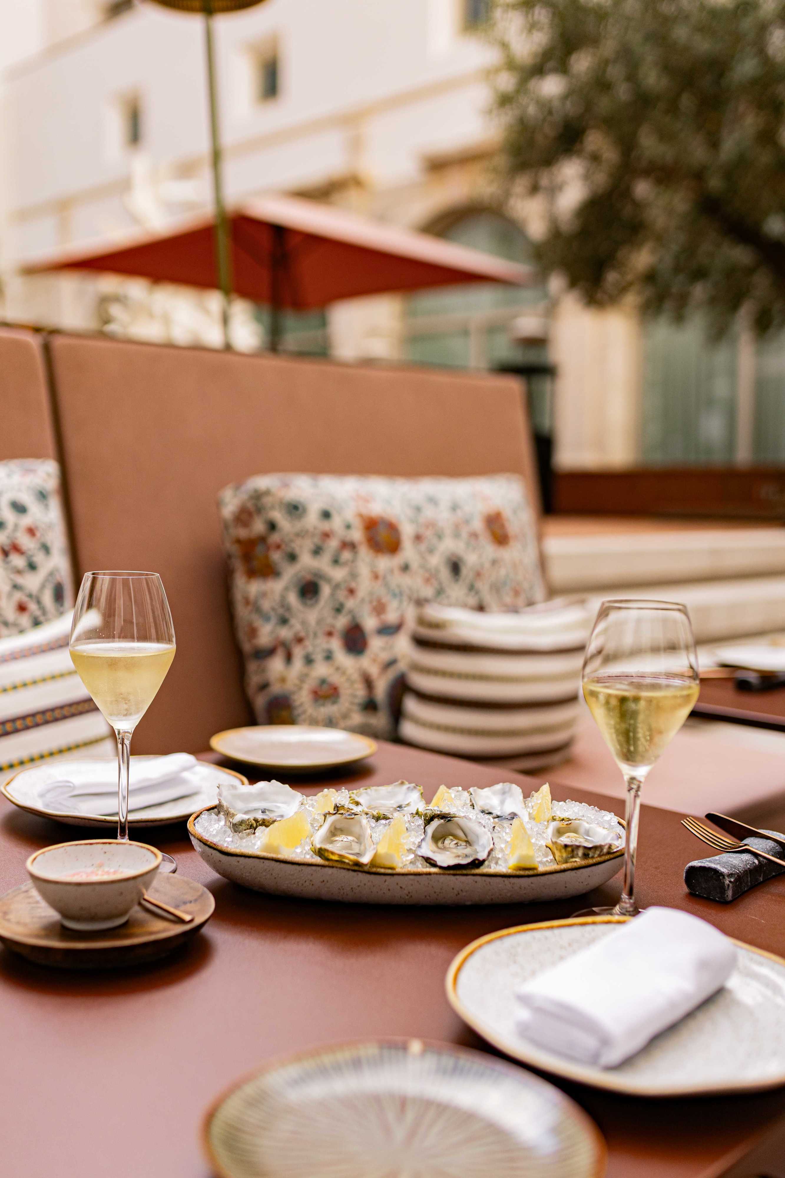 Capítulo. O restaurante maravilhoso do Convent Square Hotel que tem ostras, spritz e música ao vivo